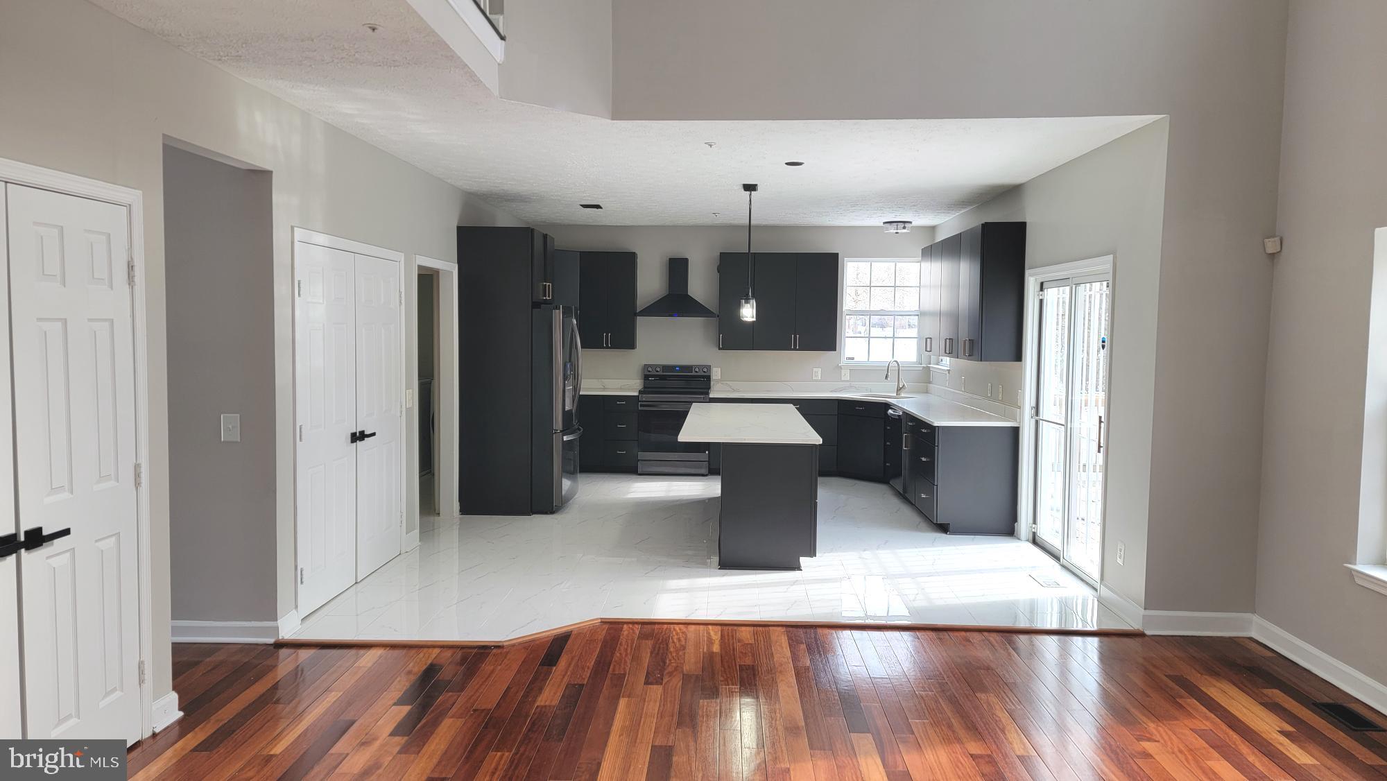 10011 WELSHIRE DRIVE