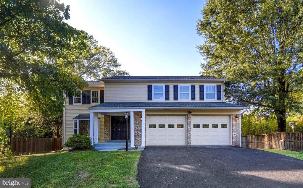 Photo of 13802 Poplar Tree Road, CHANTILLY, VA 20151 (MLS # VAFX2254794)