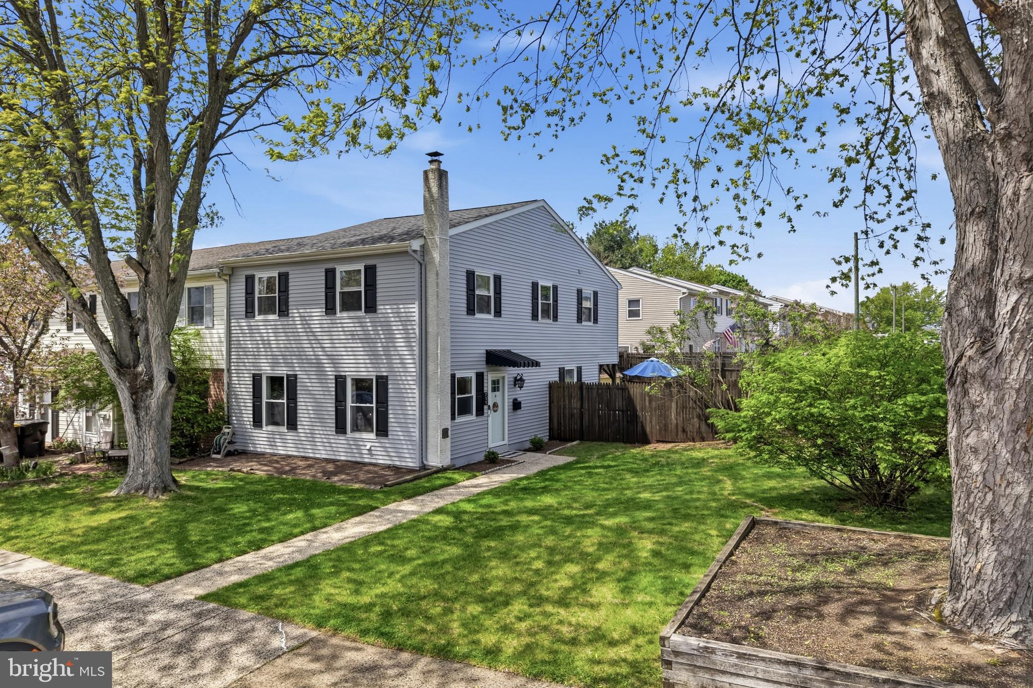 COLONIAL VIL - Residential