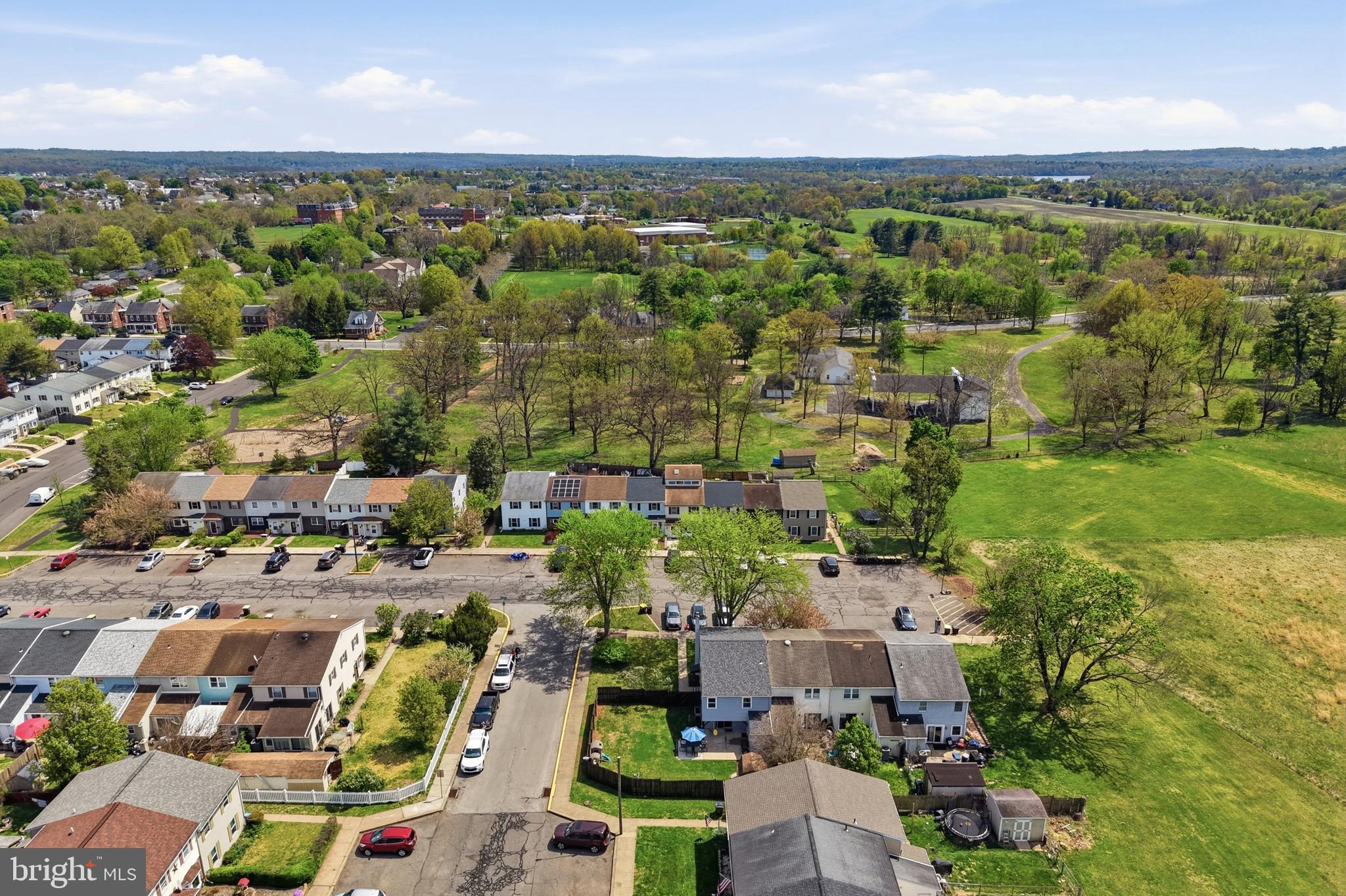 COLONIAL VIL - Residential