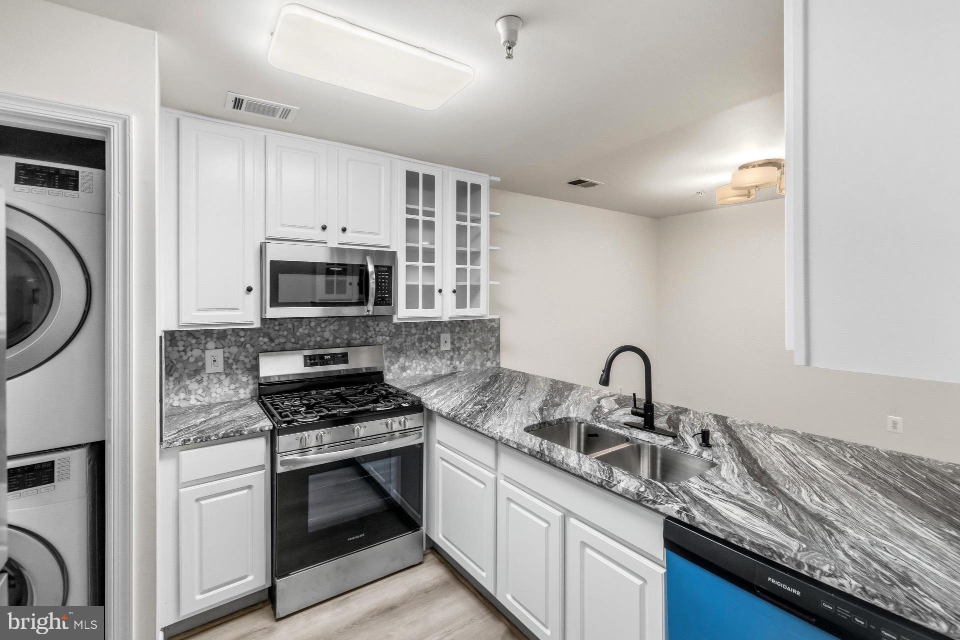 GREENBELT LAKE VILLAGE - Residential Lease