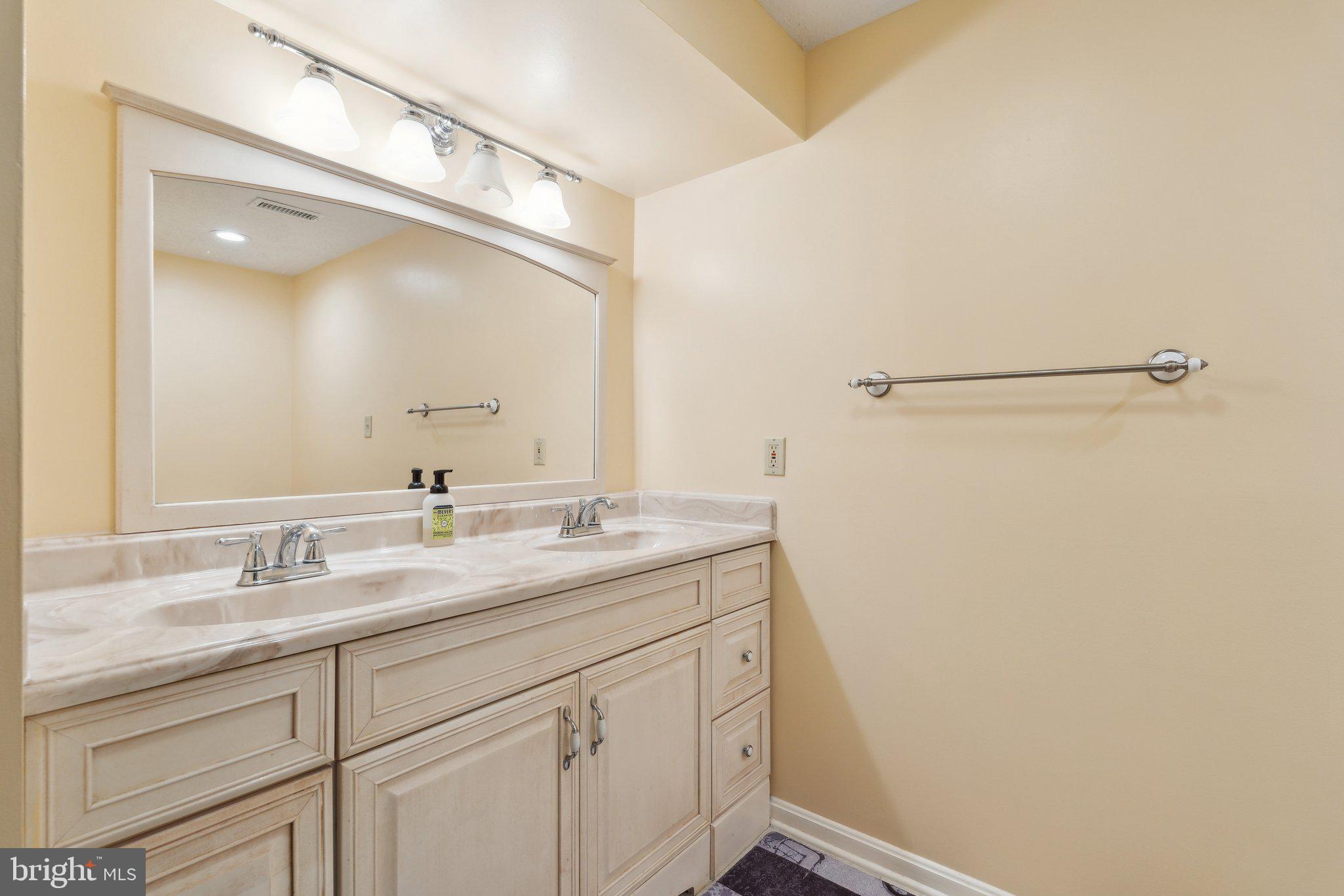 HILL VALLEY - Residential