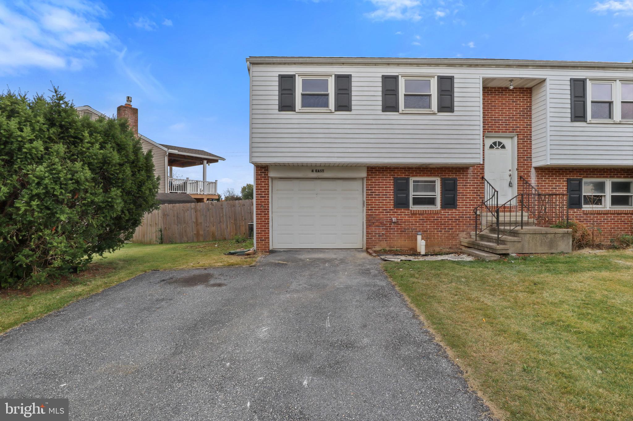 4 E SCHOOLSIDE DRIVE