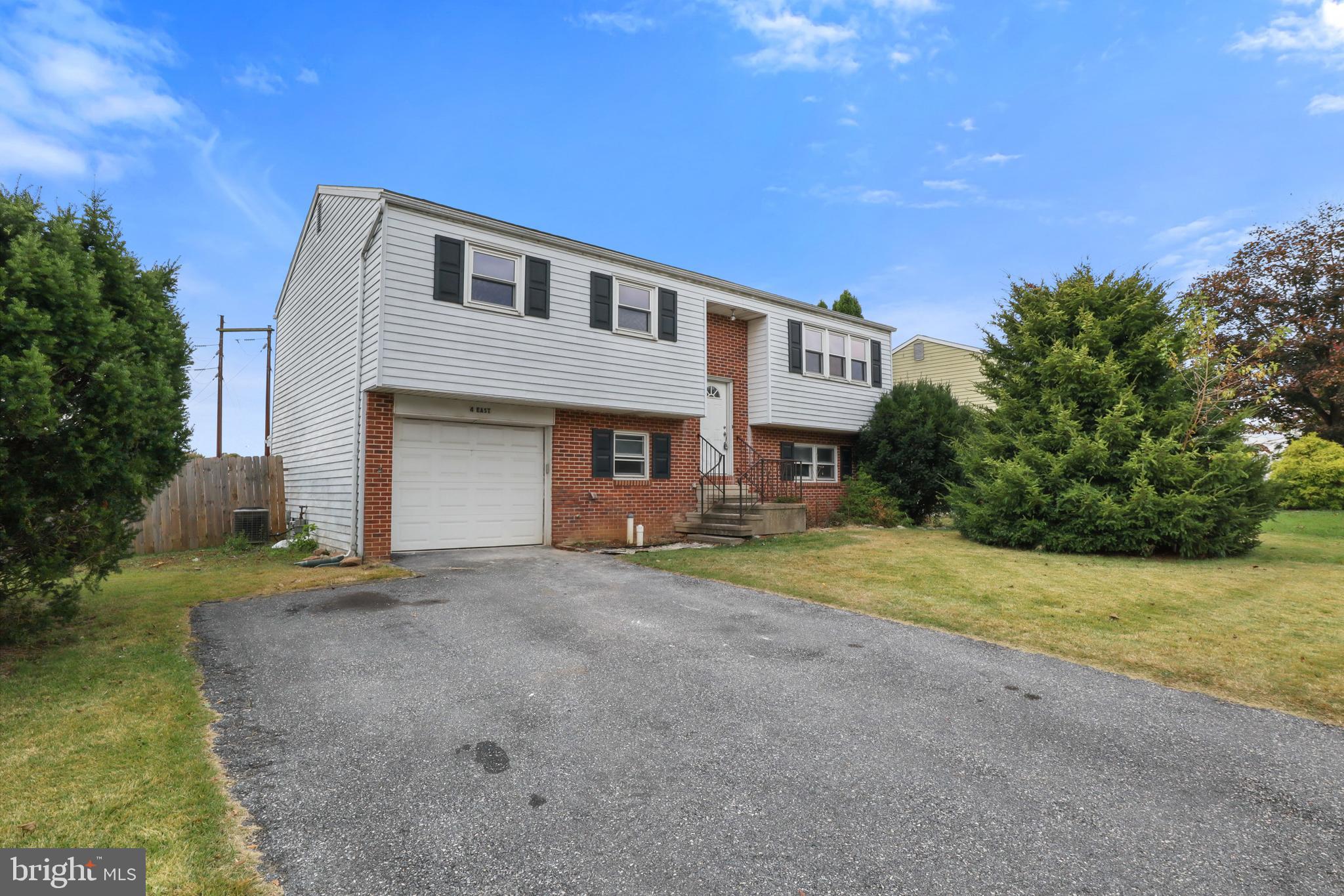 4 E SCHOOLSIDE DRIVE