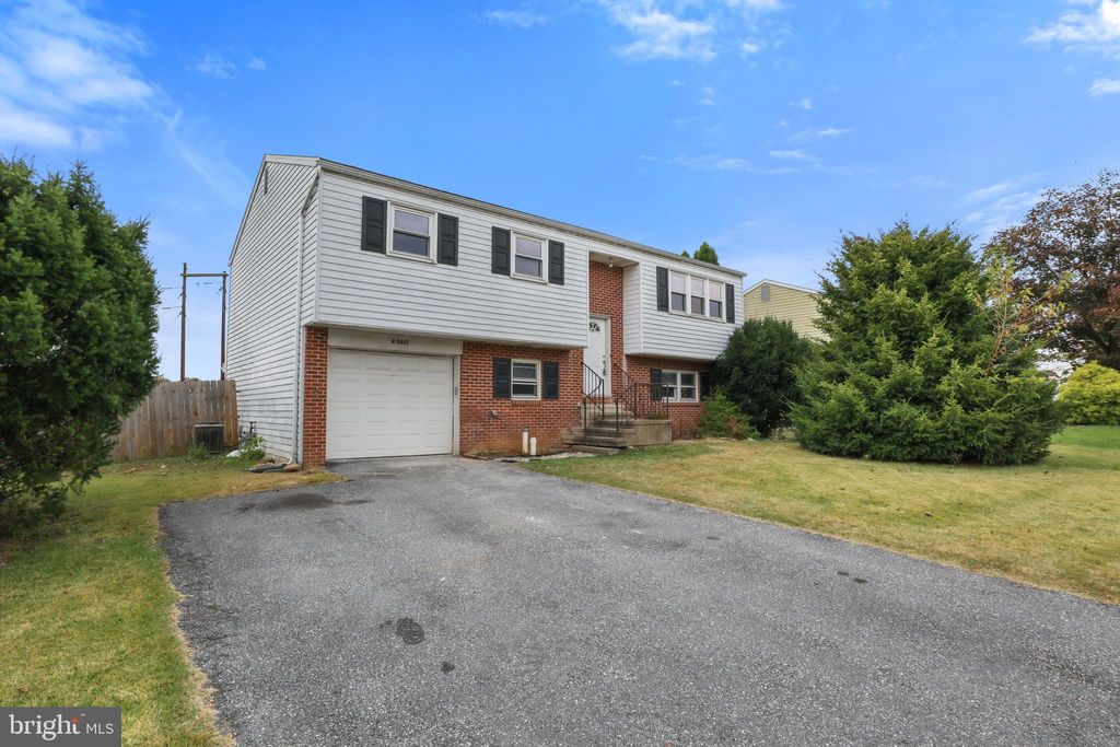 Photo of 4 E Schoolside Dr, MECHANICSBURG, PA 17055 (MLS # PACB2047848)