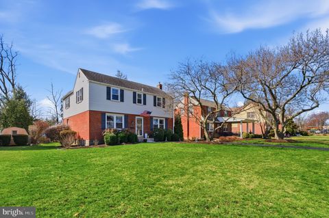 Homes For Sale - 402 Twin Oaks Drive<br/> HAVERTOWN, PA 19083