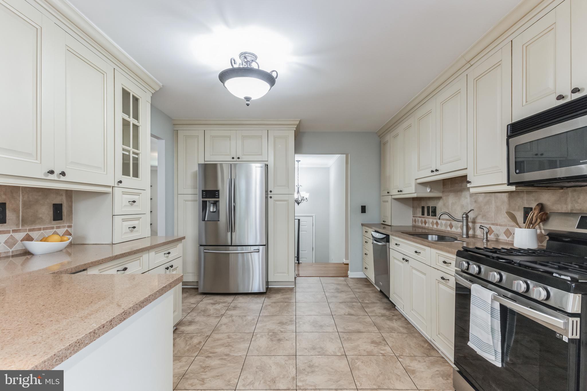 FLOWER HILL - Residential