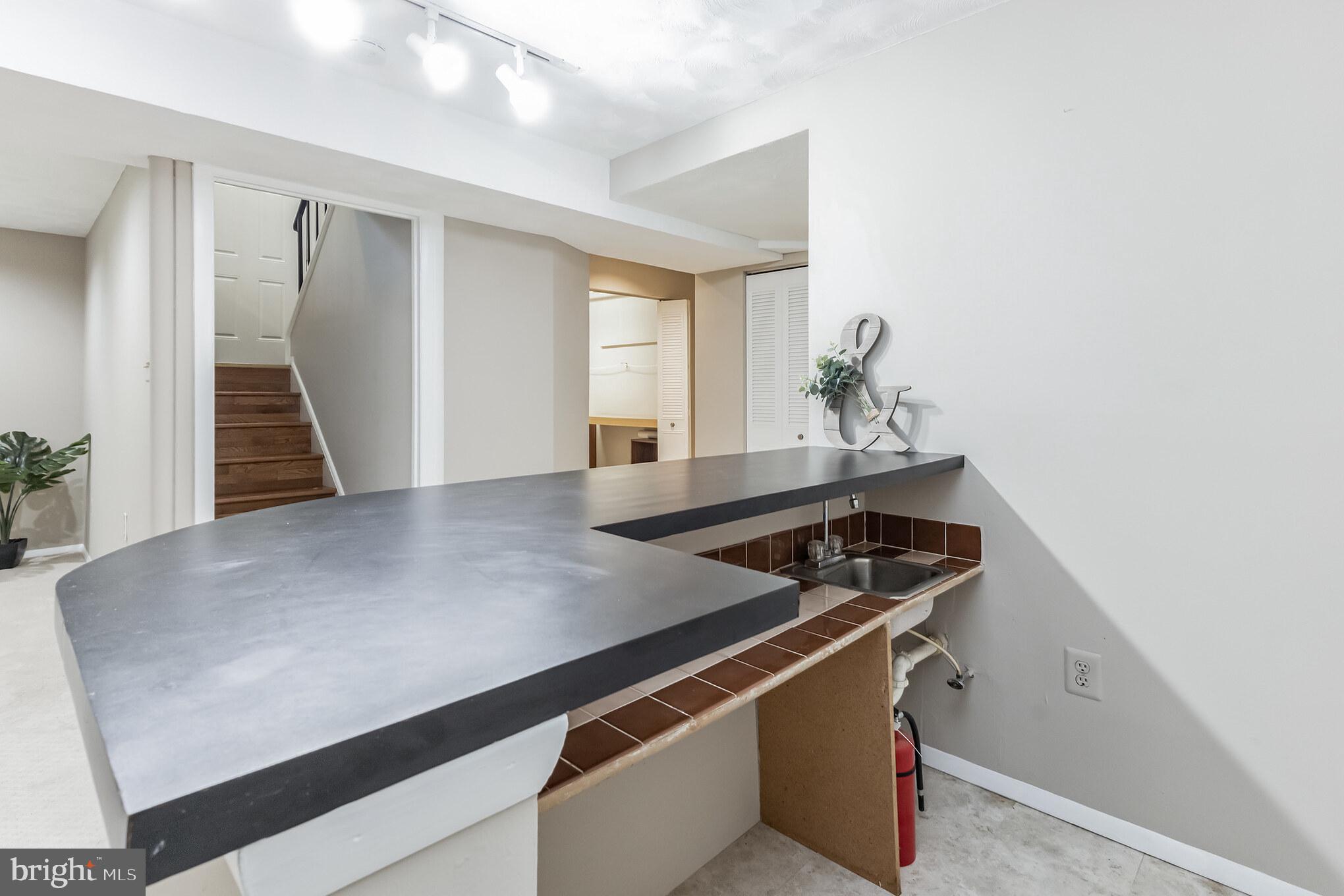 FLOWER HILL - Residential