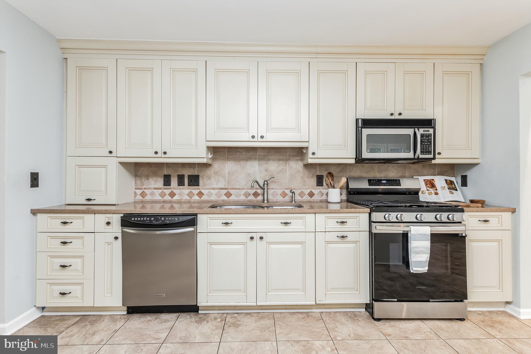 FLOWER HILL - Residential