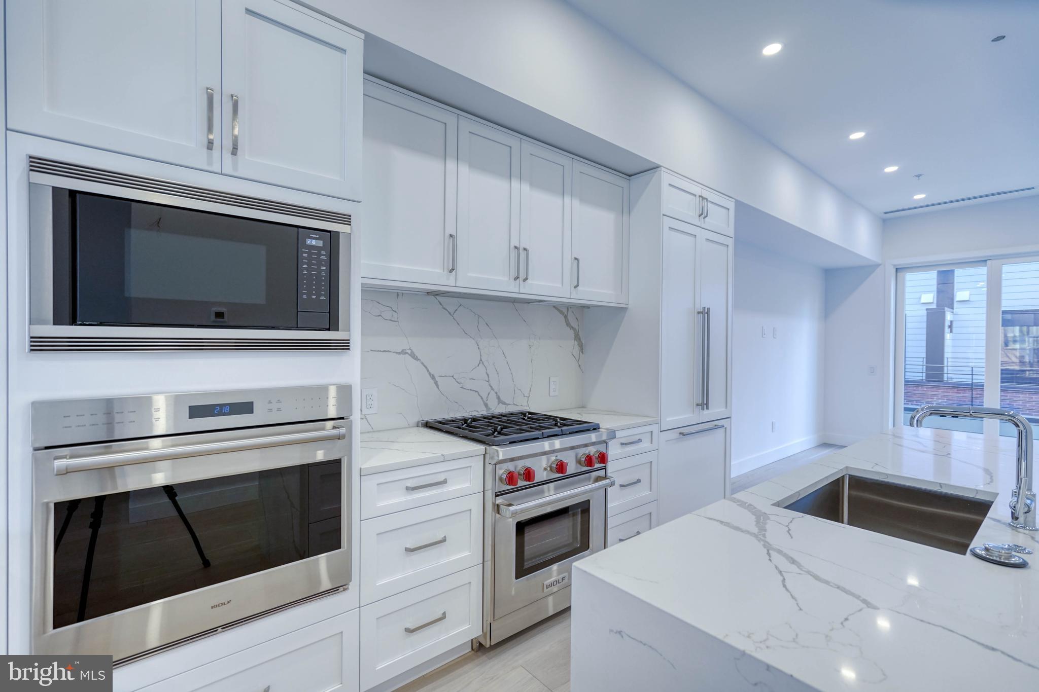 LOGAN SQUARE - Residential