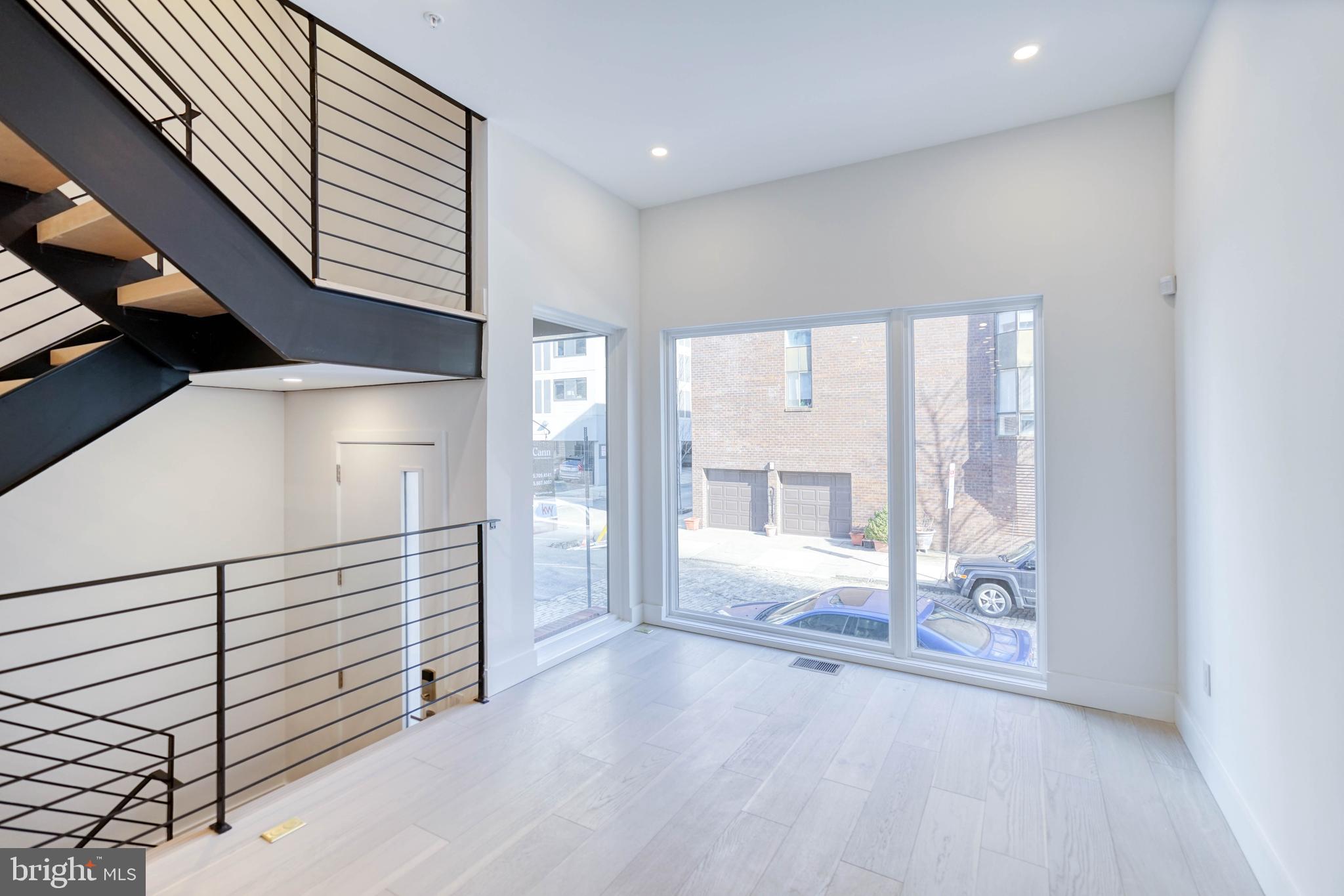 LOGAN SQUARE - Residential