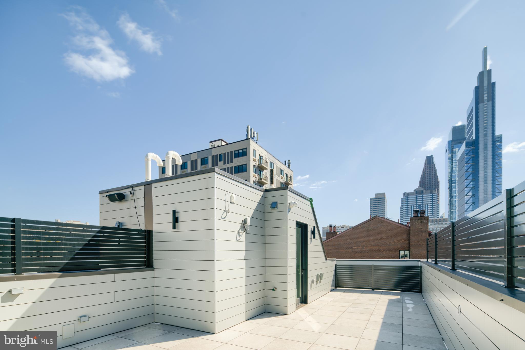 LOGAN SQUARE - Residential