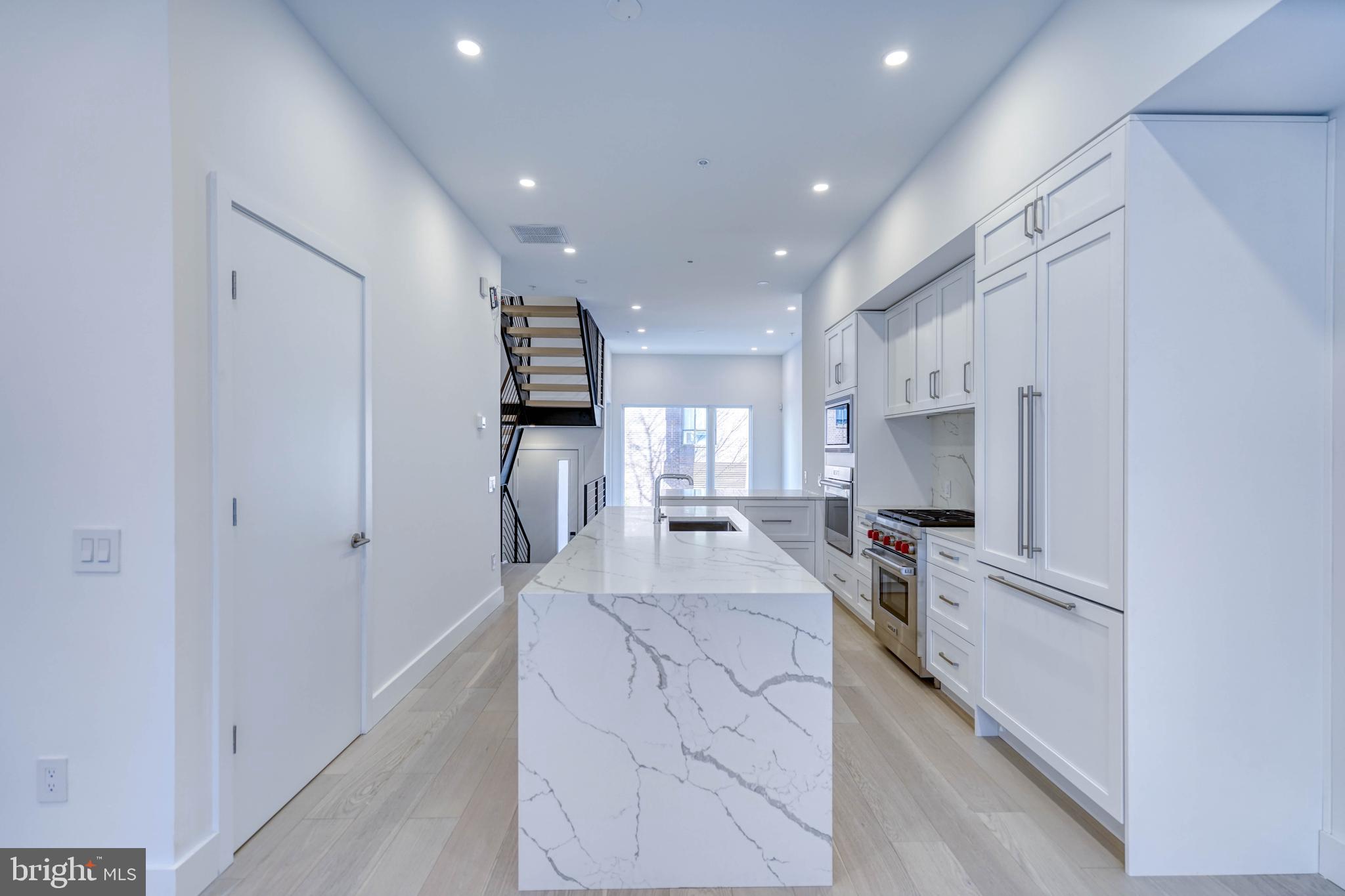 LOGAN SQUARE - Residential