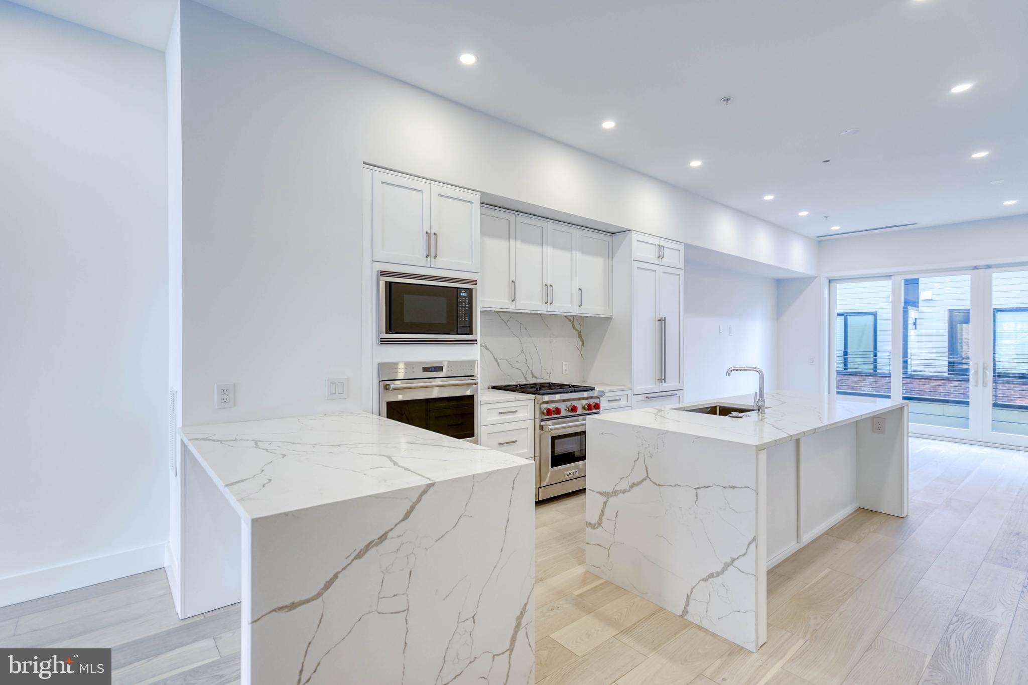 LOGAN SQUARE - Residential
