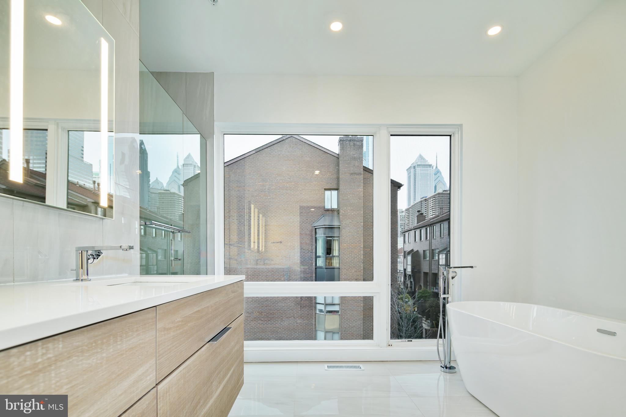 LOGAN SQUARE - Residential