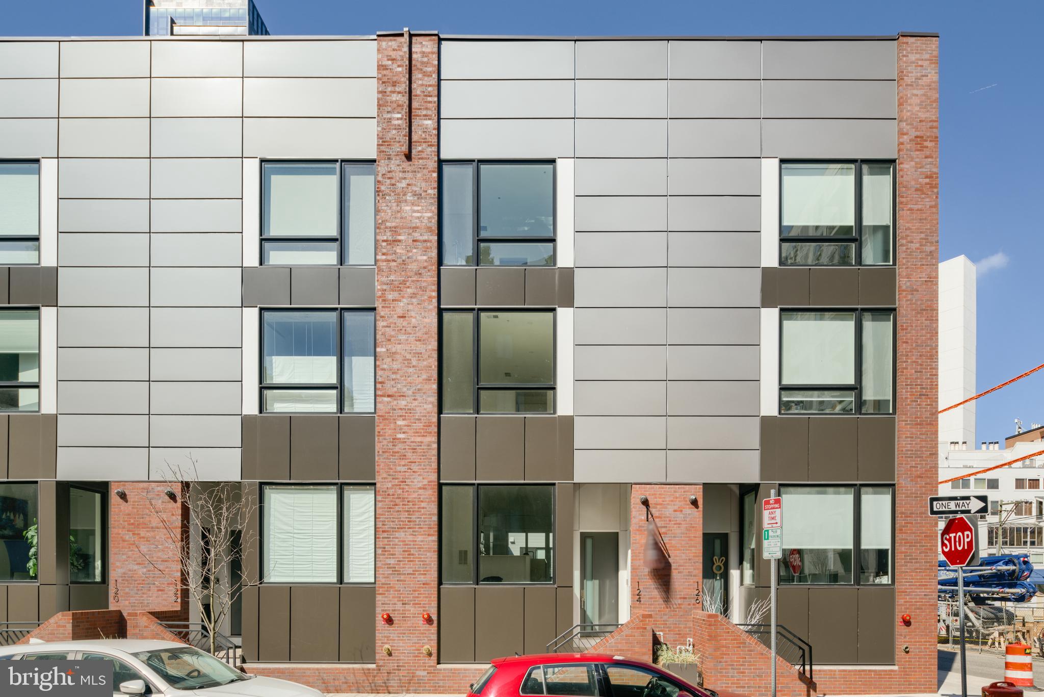 LOGAN SQUARE - Residential