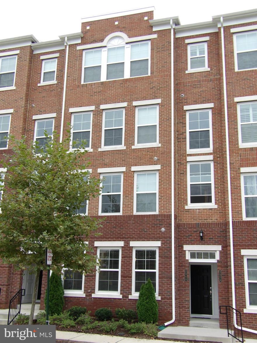 Absolutely Gorgeous!  2294 Sq Ft, over $45K upgrades and options.  Must see inside to appreciate!! Bright and airy living and dining room, superb gourmet kitchen, ss appls, full extension drawers, granite, cherry cabinets, hardware, ceramic tiles, bathroom fixtures, spacious bedroom sizes, hardwoods, humidifier, shutters.....Steps from Vienna Metro and minutes to I66, shopping, all major roads.