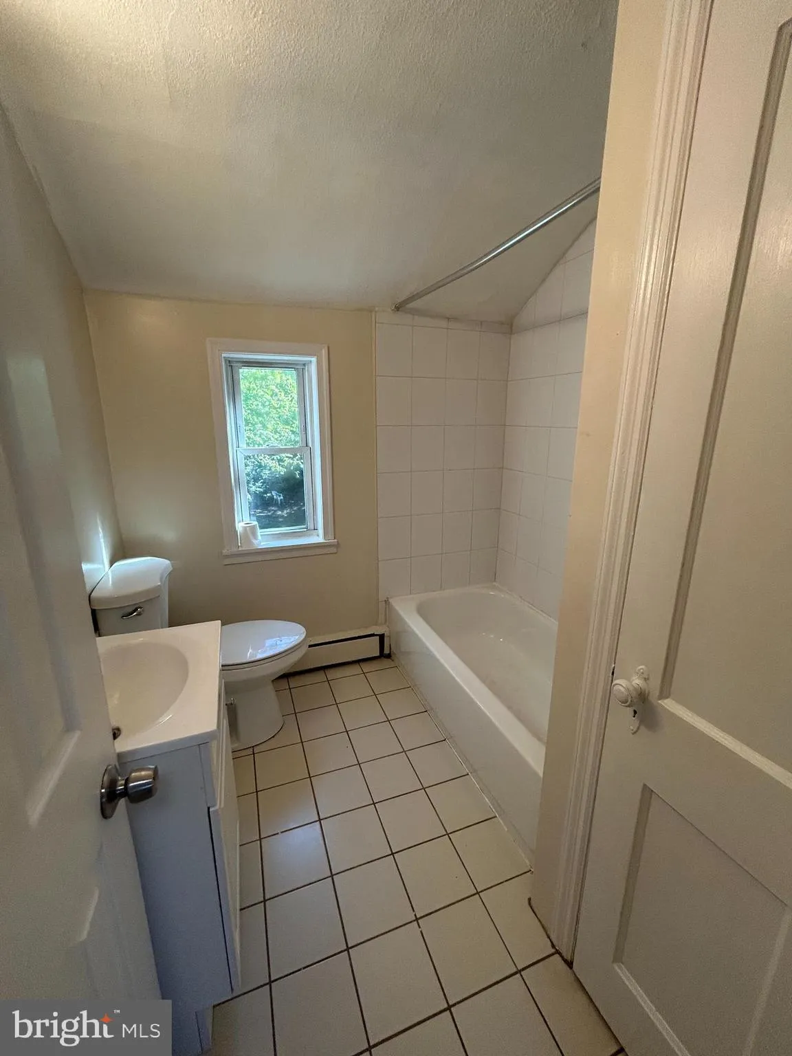 Bellmawr, New Jersey 08031, United States, 1 Bedroom Bedrooms, ,1 BathroomBathrooms,Residential,Active,206868