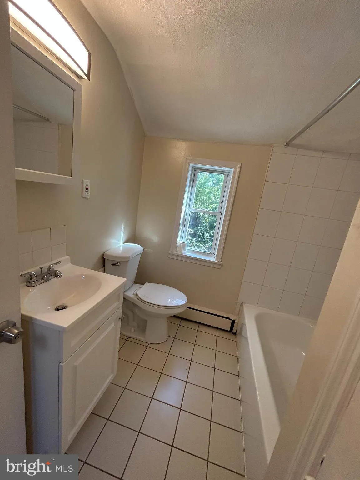 Bellmawr, New Jersey 08031, United States, 1 Bedroom Bedrooms, ,1 BathroomBathrooms,Residential,Active,206868