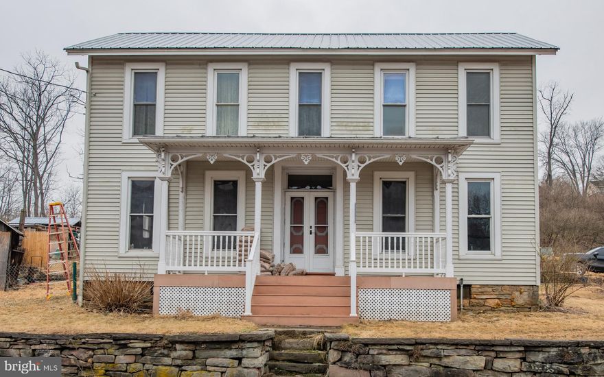 Traditional home with so much space. This 4 bed, 2 bath home has a new kitchen, new full bath on the 2nd floor, laundry room on the first floor, outbuildings and 1.25 acres!
Private Remarks:
