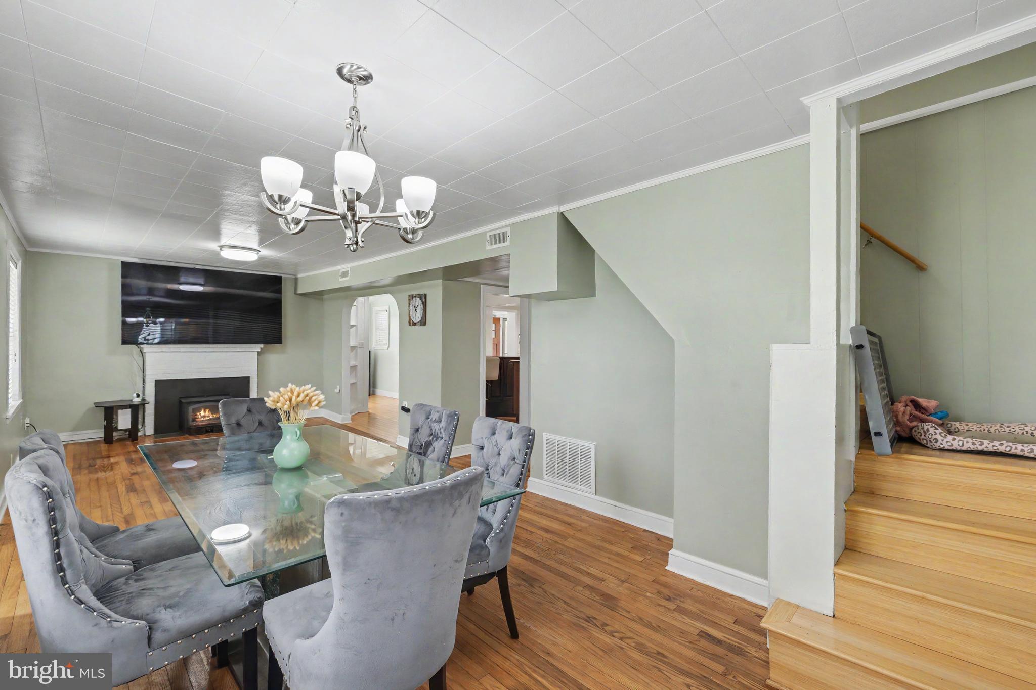8608 WOODLAWN COURT