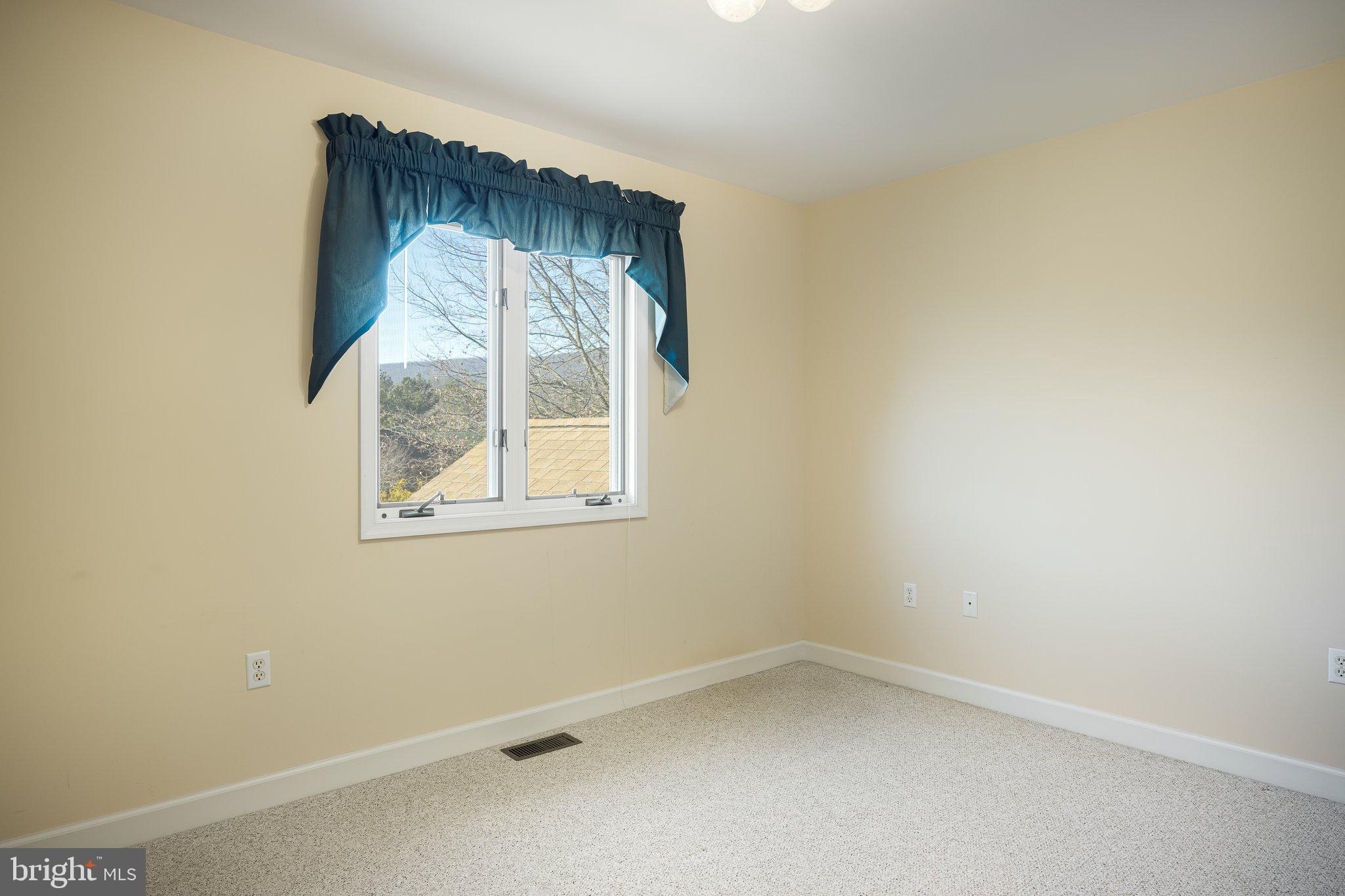 CACAPON SOUTH - Residential