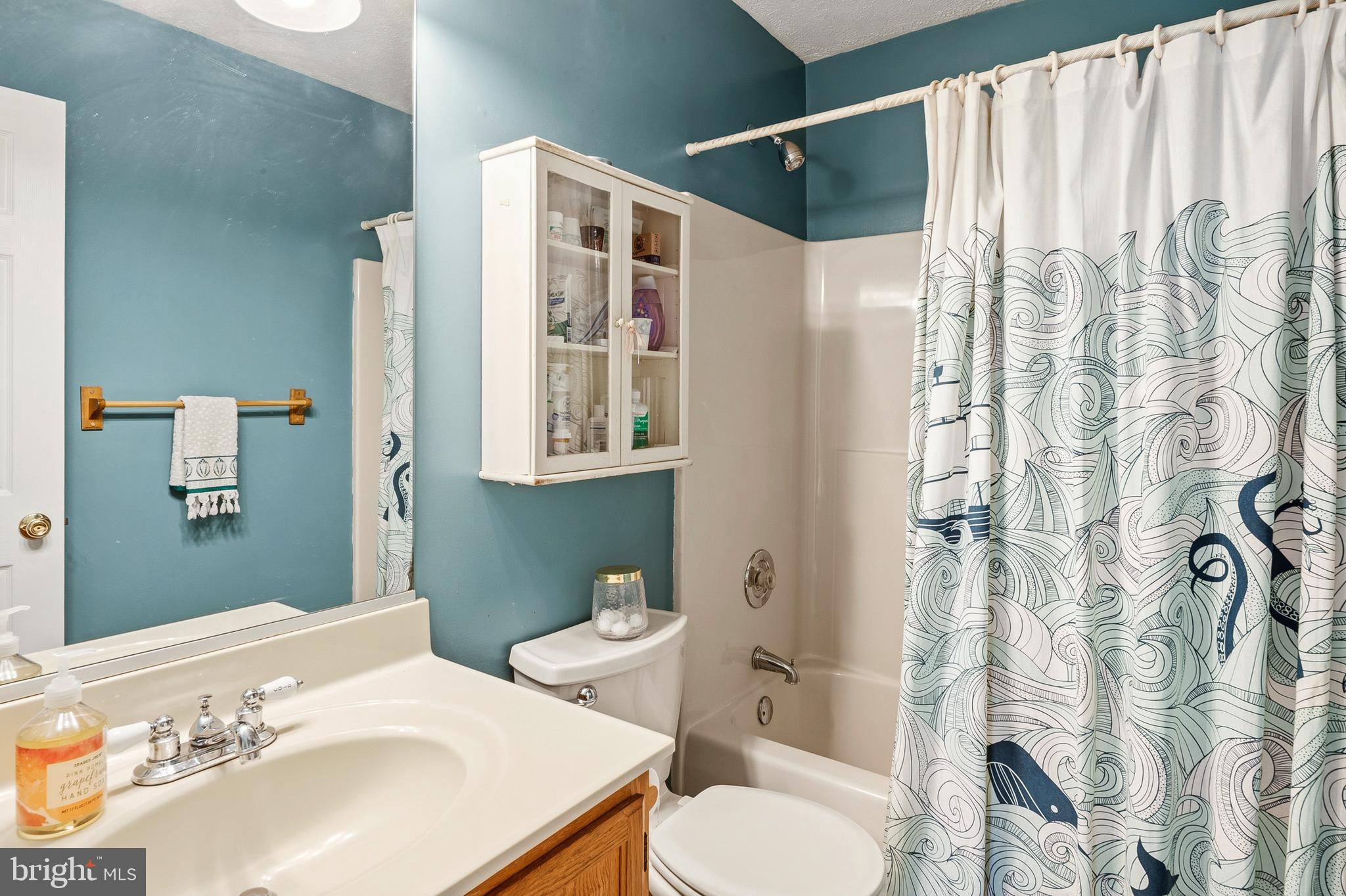 LINDSAYS CHOICE - Residential