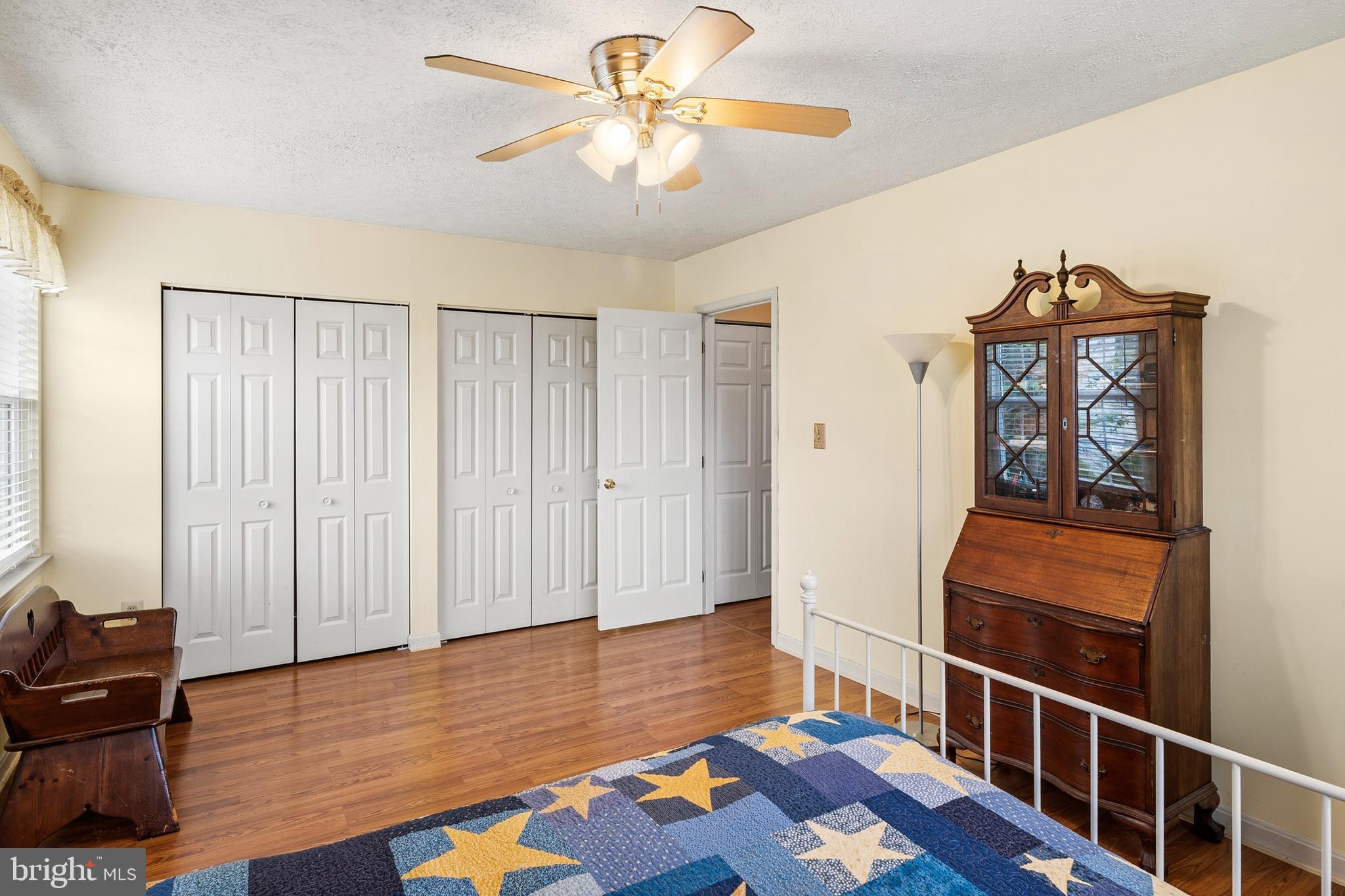 LINDSAYS CHOICE - Residential