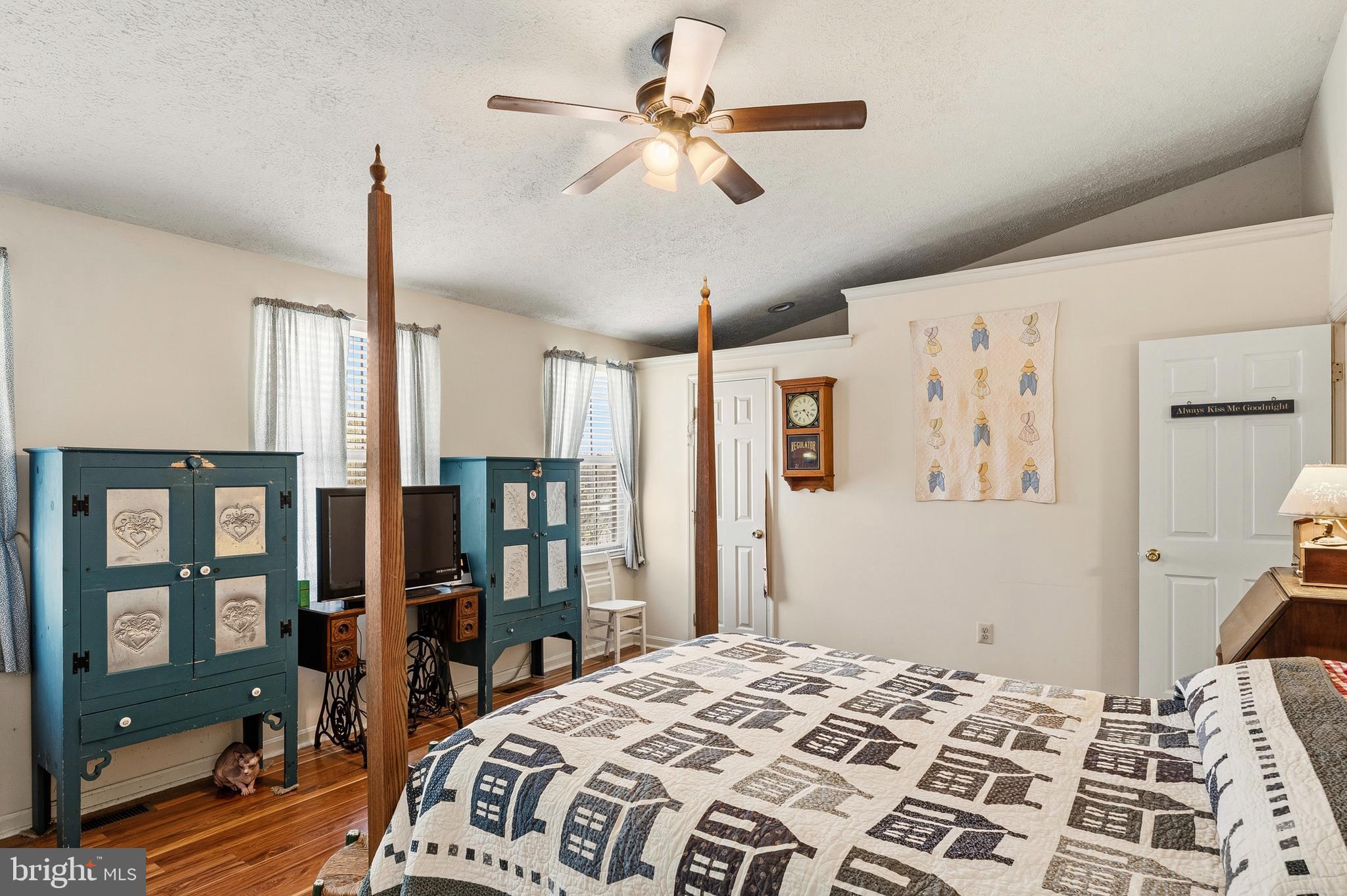 LINDSAYS CHOICE - Residential