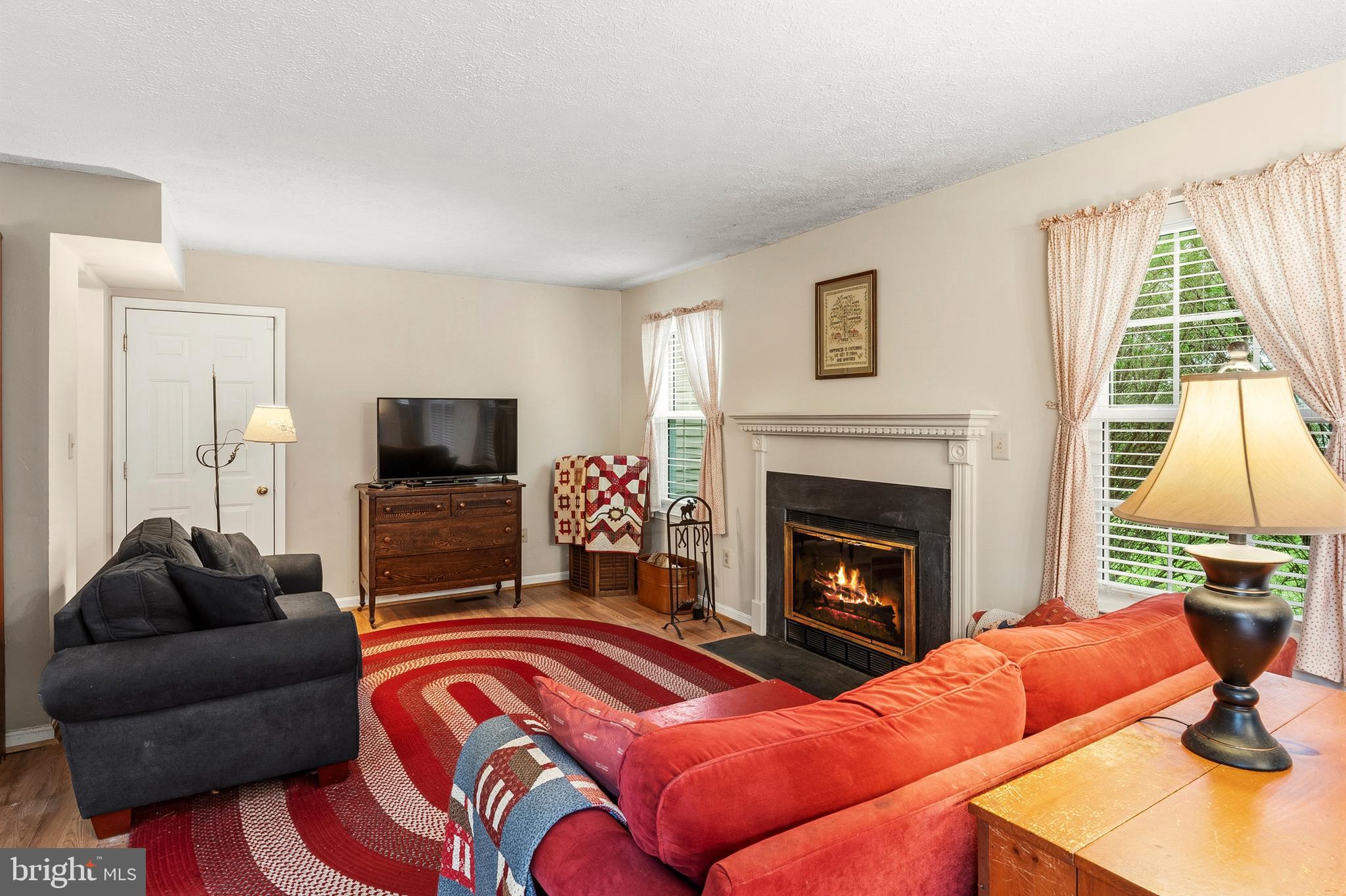 LINDSAYS CHOICE - Residential