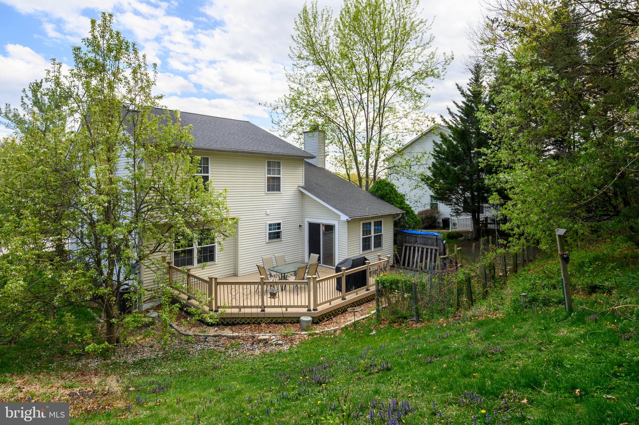 LINDSAYS CHOICE - Residential