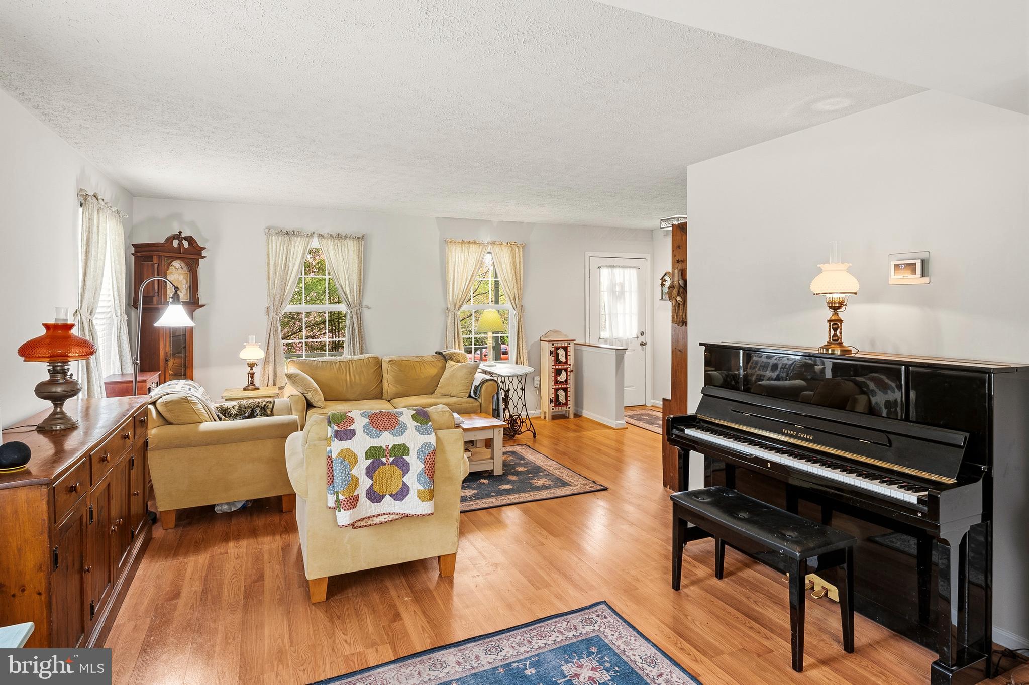 LINDSAYS CHOICE - Residential