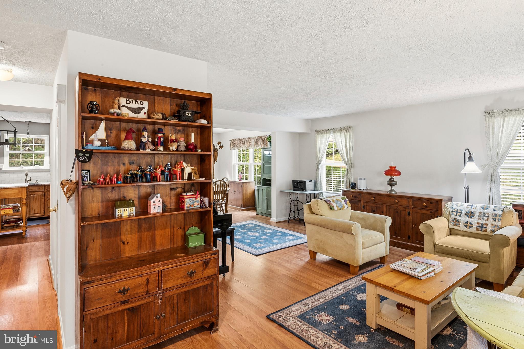 LINDSAYS CHOICE - Residential