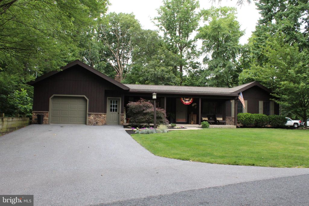 Photo of 246 ACORN LN, LITITZ, PA 17543 (MLS # PALA2036094)