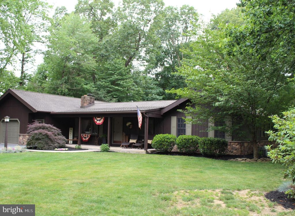 Photo of 246 ACORN LN, LITITZ, PA 17543 (MLS # PALA2036094)