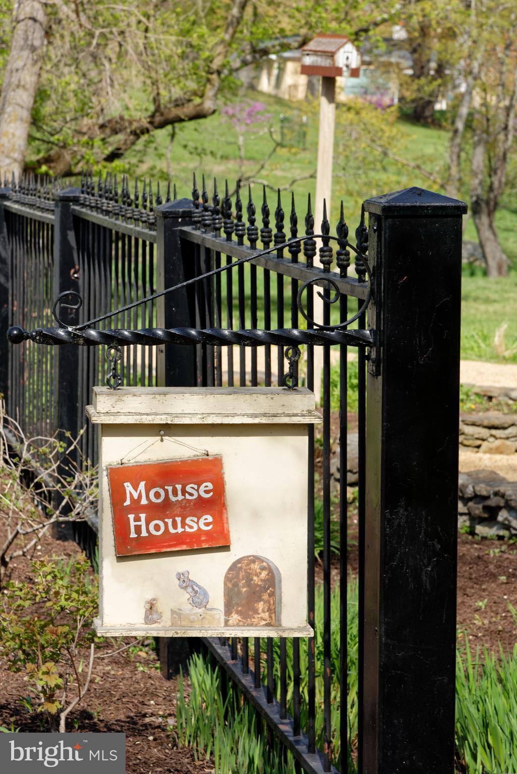 6592 SMITTEN FARM LANE