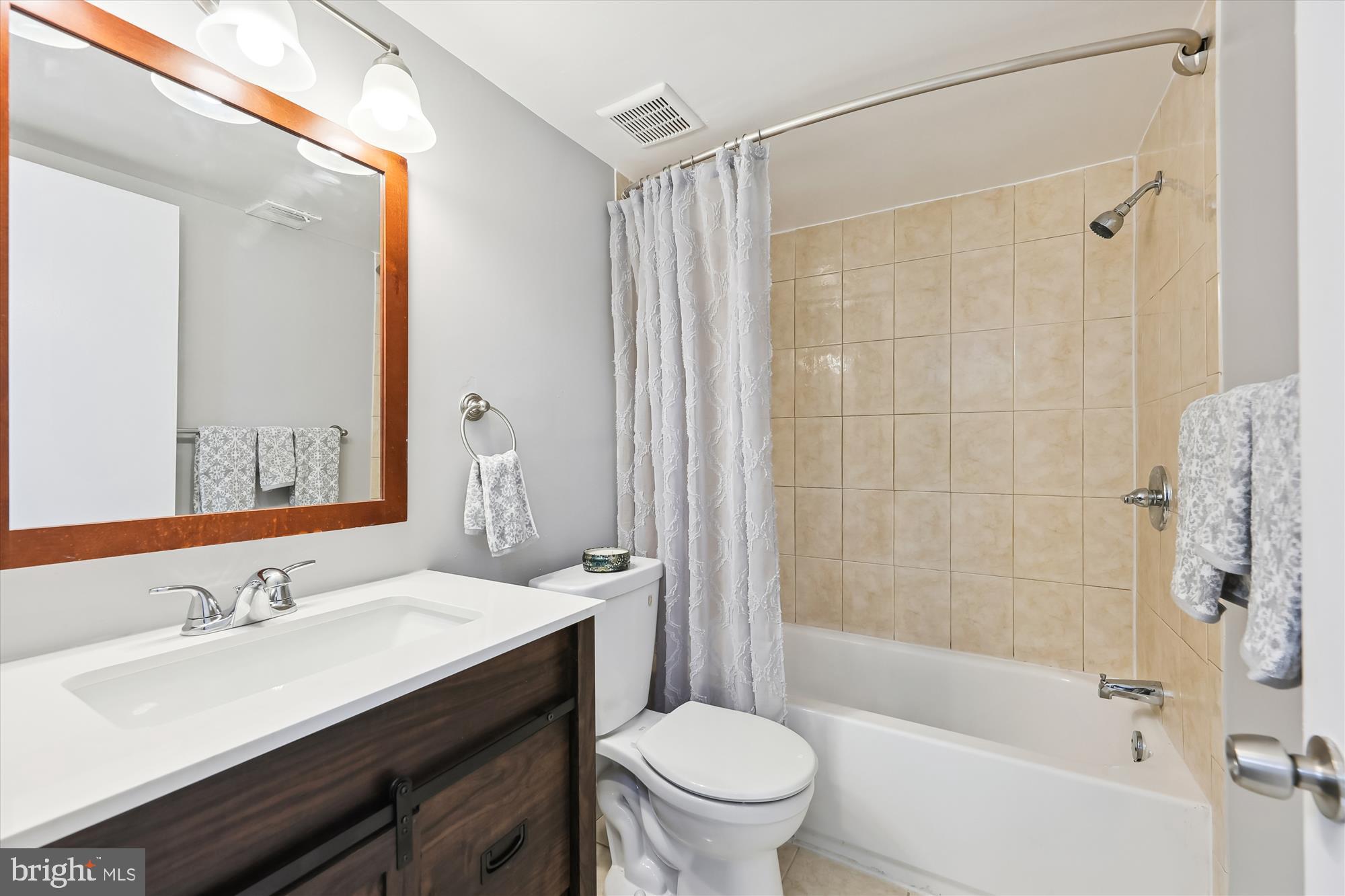 CHERRY GLEN CONDOS - Residential