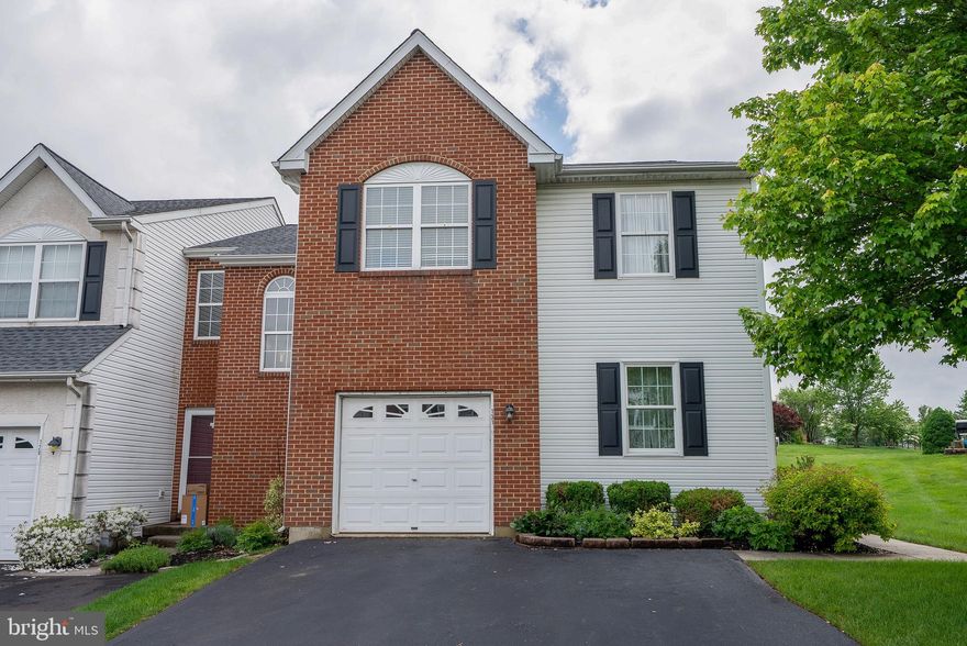 Spectacular END unit townhome in Summer Lea. - amazing location  with backyard privacy. Expansive deck with retractable awning for the ultimate in outdoor enjoyment. Four bedrooms plus first floor office,  2  1/2 baths, FULL FINISHED  basement. REAL HARDWOOD FLOORS entire first floor except study. Gourmet kitchen with all appliances (including stainless steel fridge and built in microwave). 
Owners suite offers full bath with JETTED soaking tub plus shower. Huge walk in closet.  Convenient second floor laundry with washer and dryer included, Full house security system, central air, central humidifier and air filtration system. Grounds have been professionally contracted for the ultimate in floral beauty. Come see this lovely END unit townhome in a wonderful community