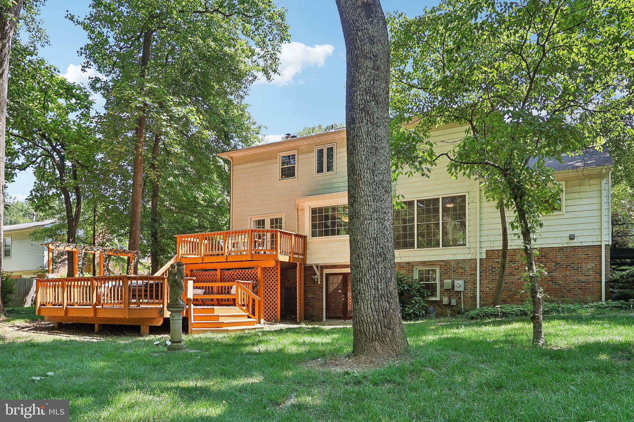 SUTTON PLACE - Residential