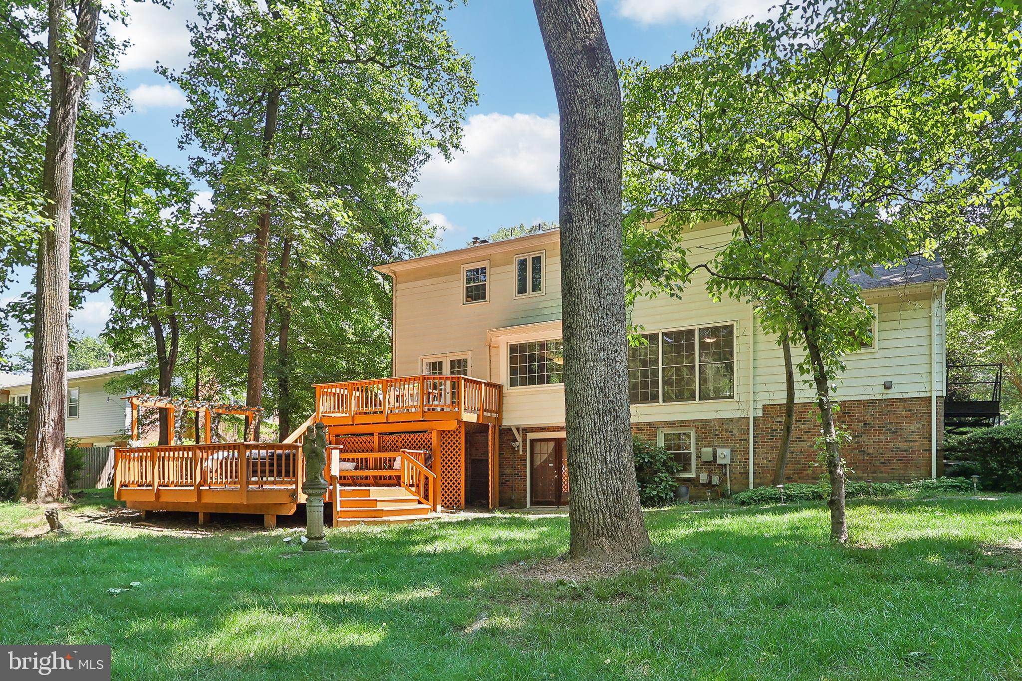 SUTTON PLACE - Residential