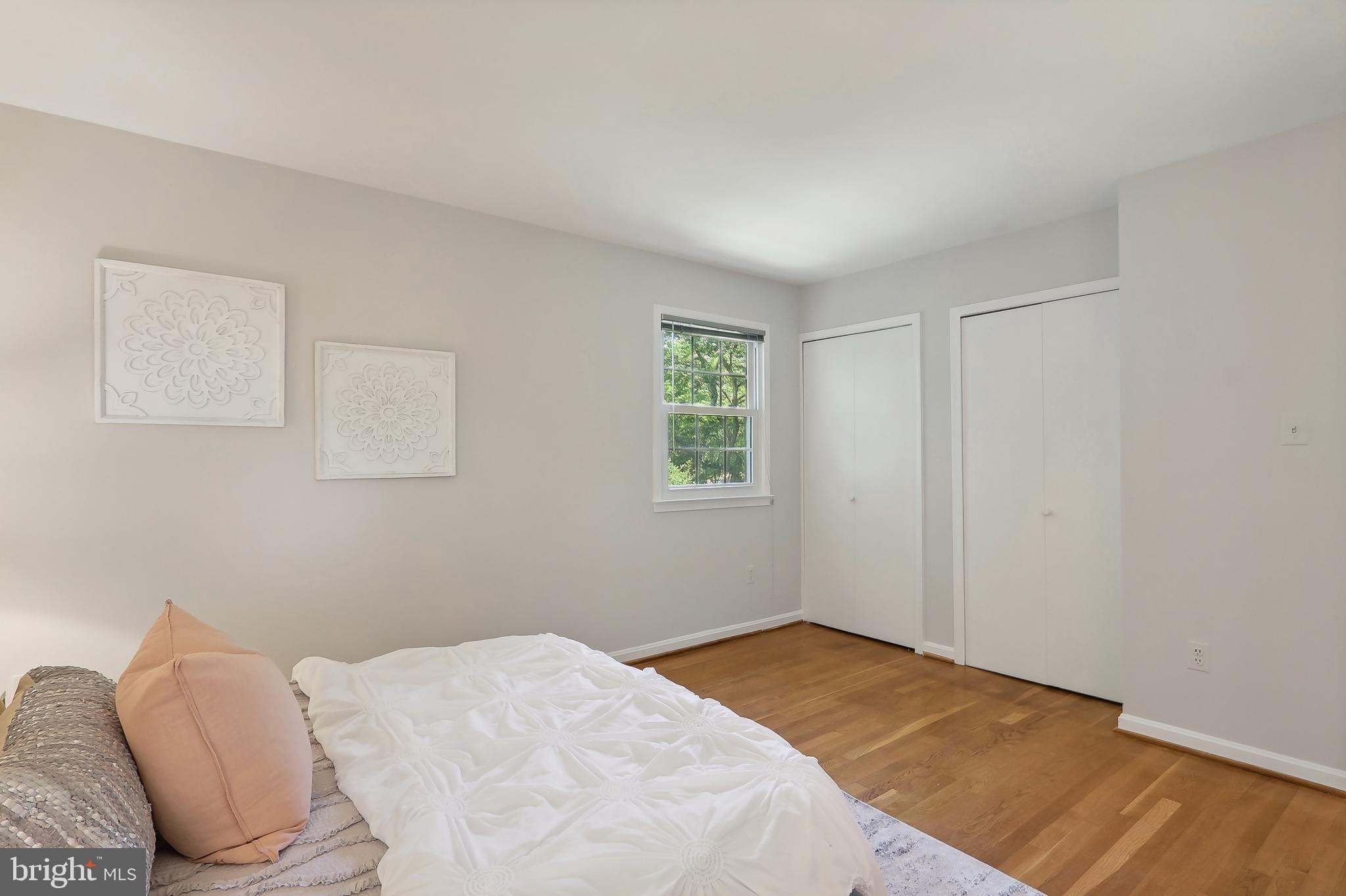 SUTTON PLACE - Residential