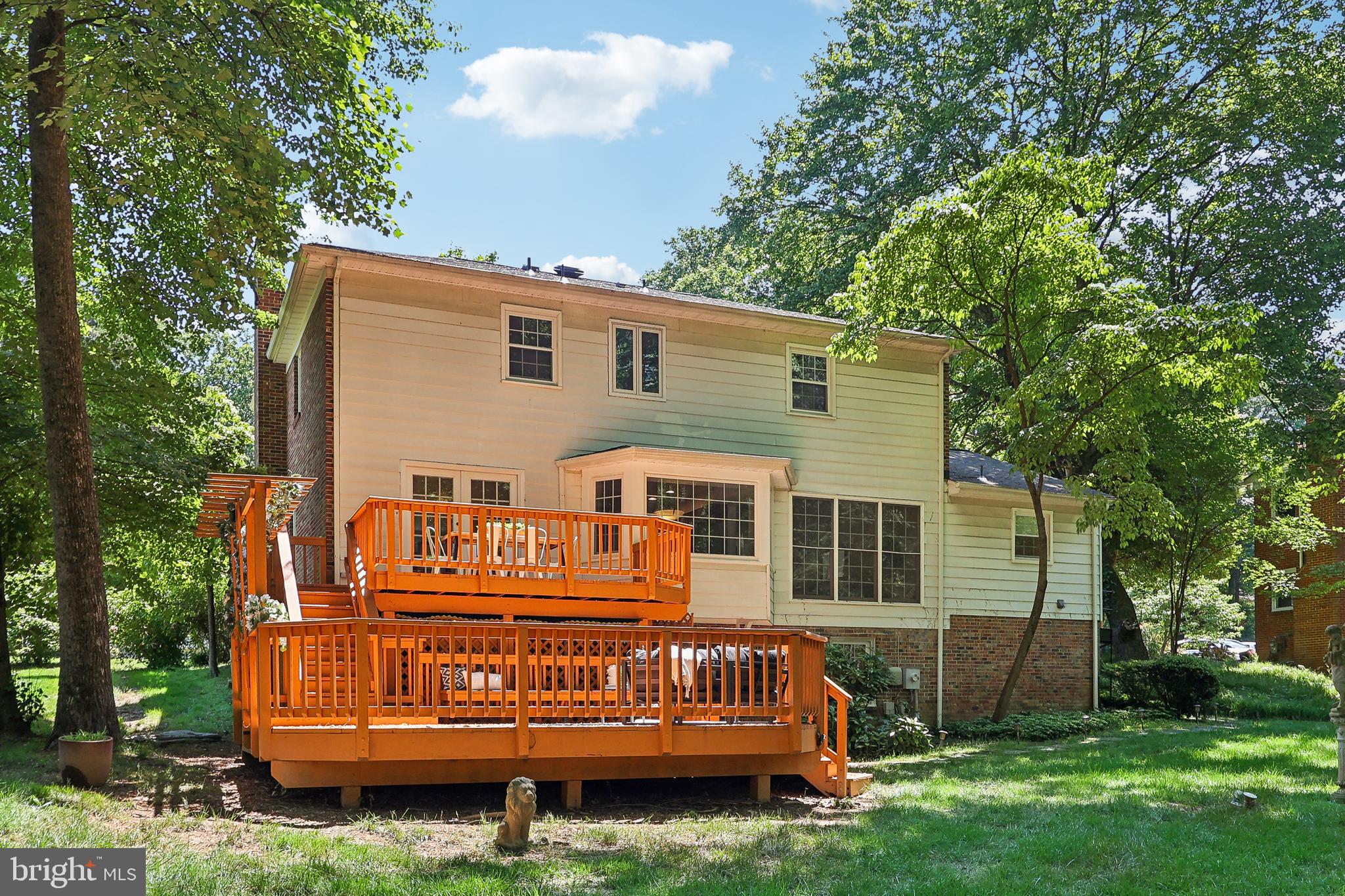 SUTTON PLACE - Residential