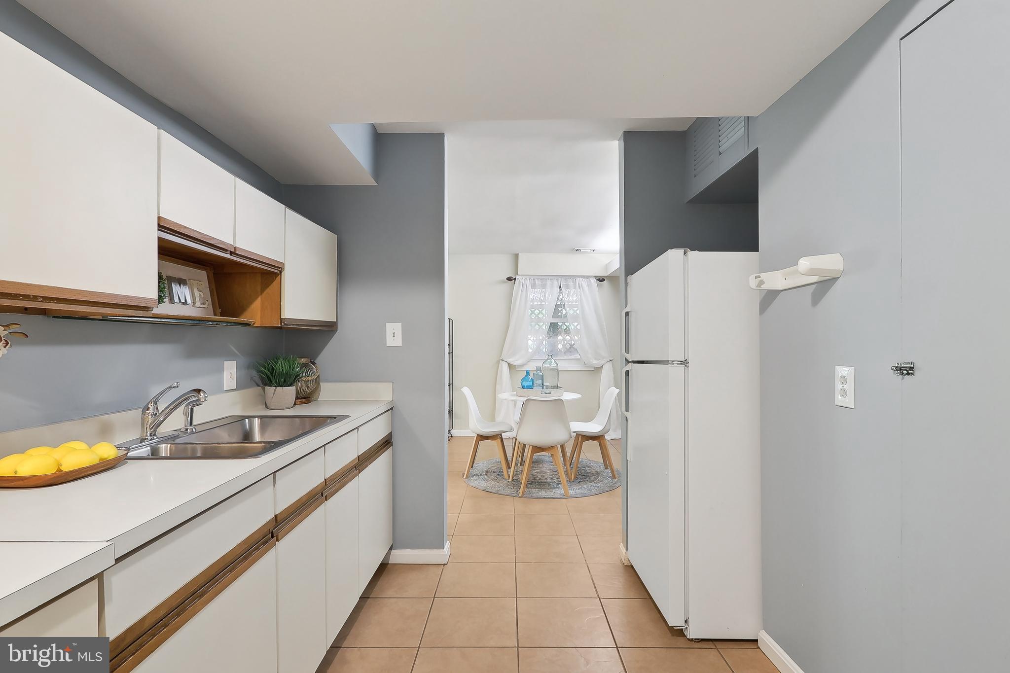 SUTTON PLACE - Residential