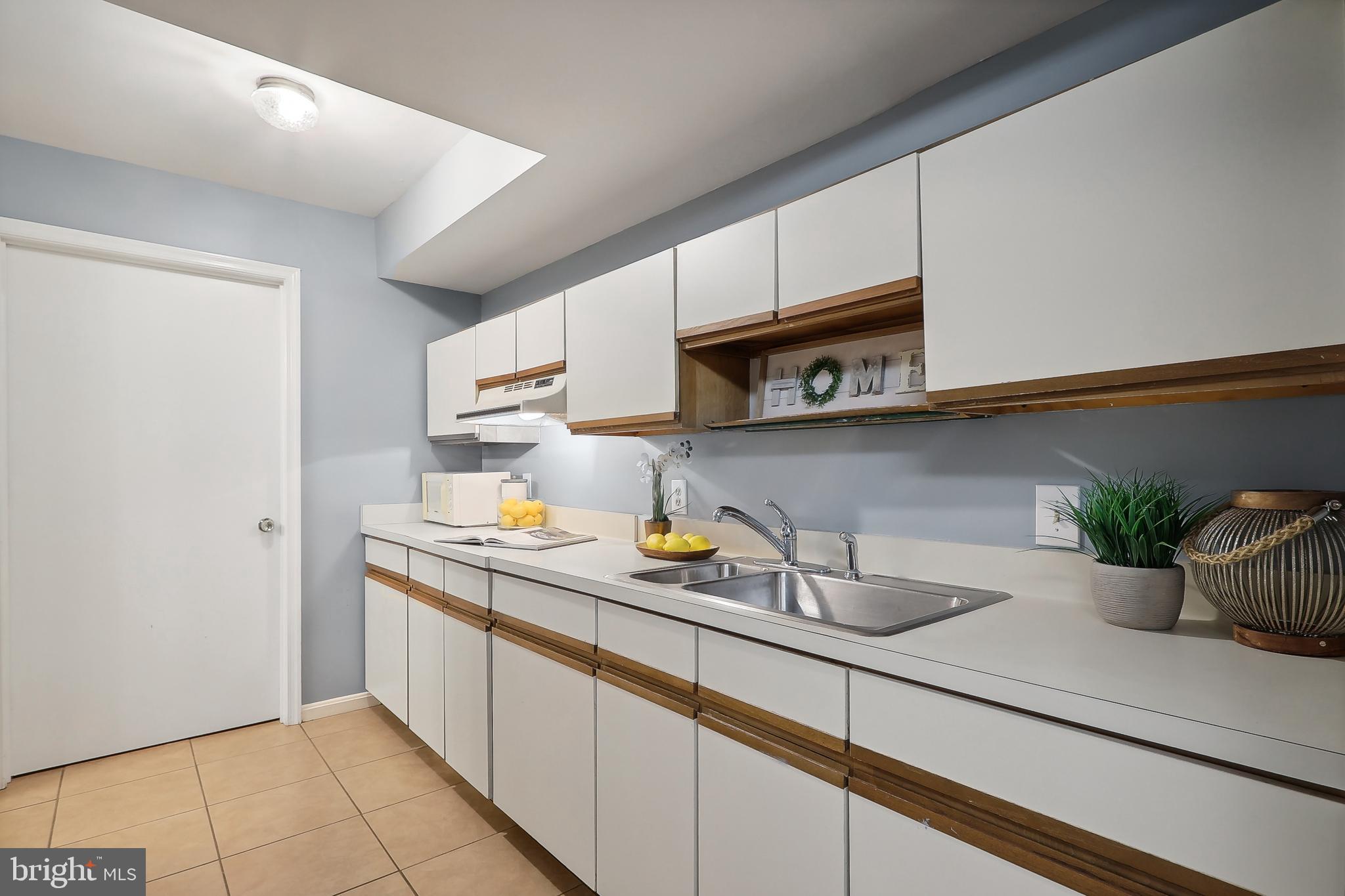 SUTTON PLACE - Residential