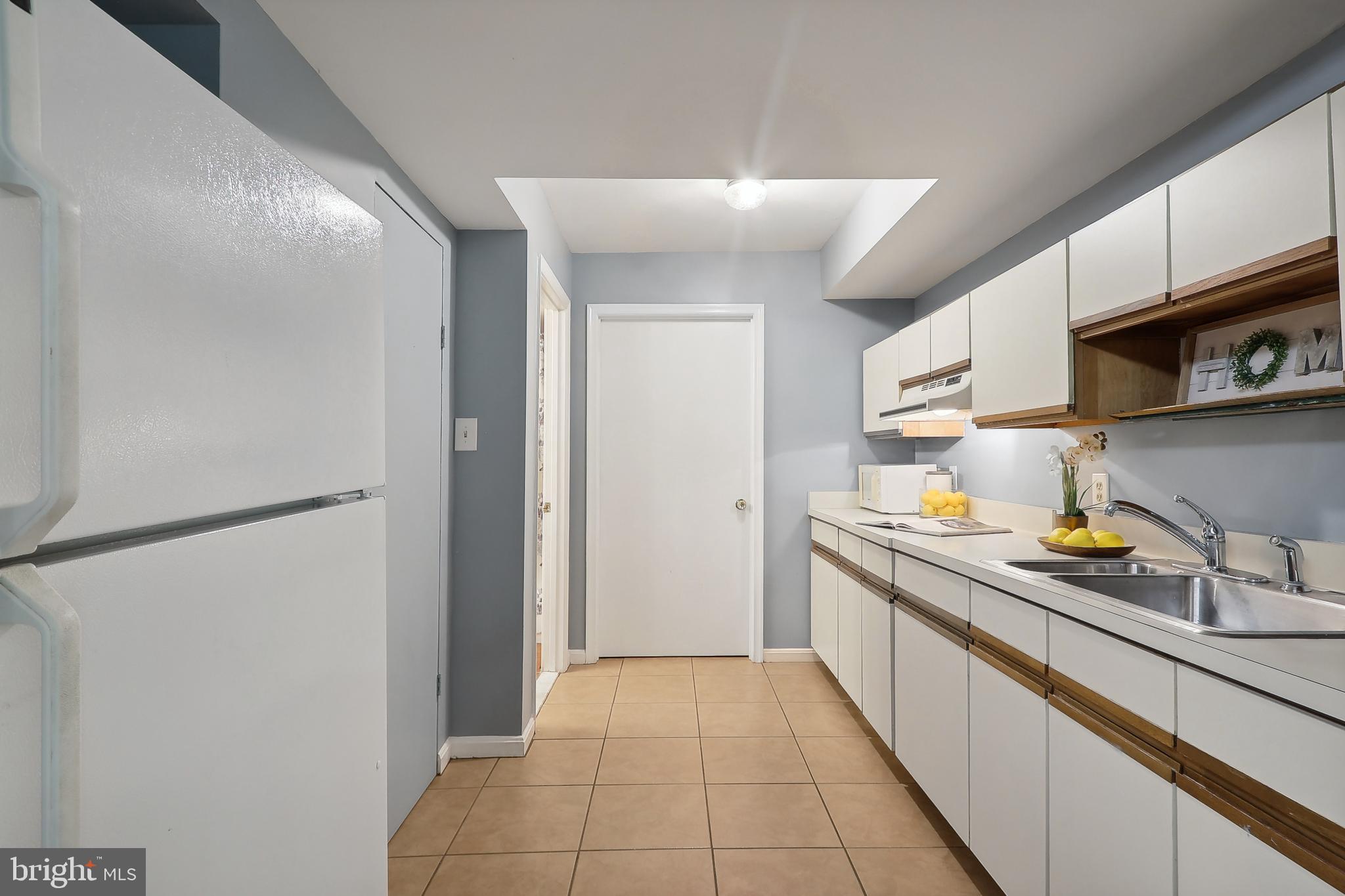 SUTTON PLACE - Residential