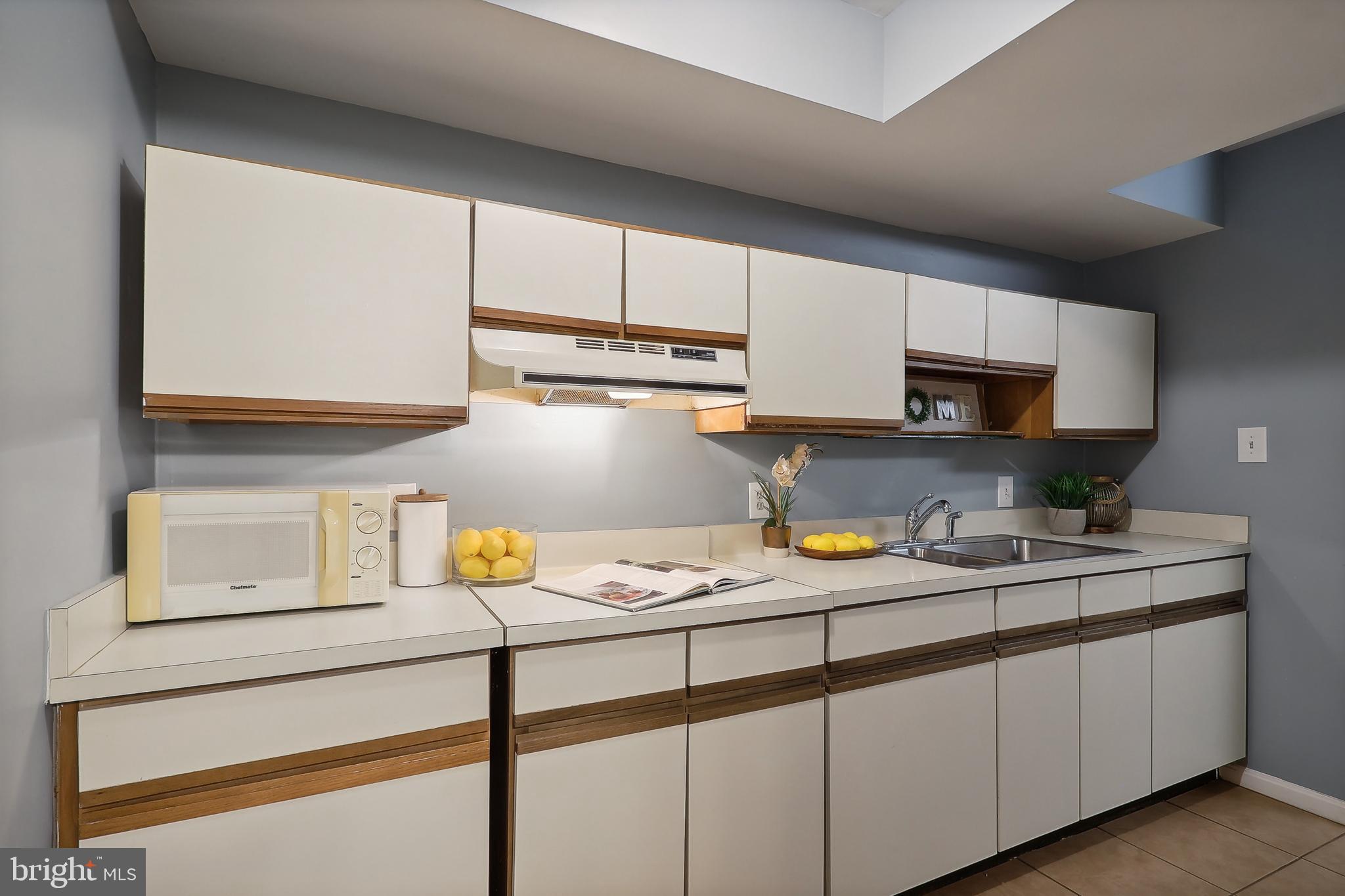 SUTTON PLACE - Residential