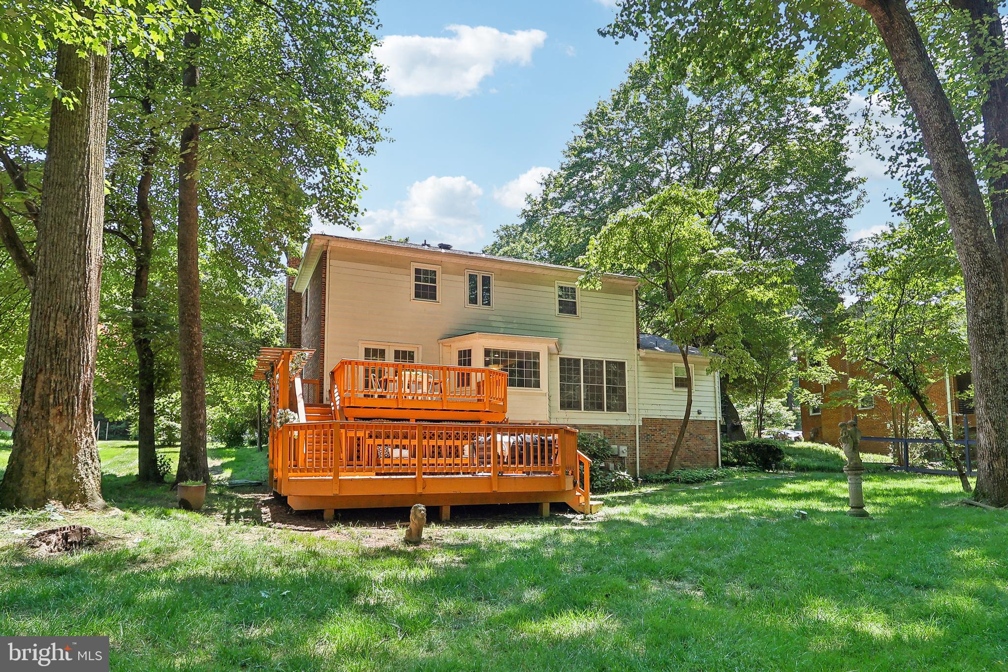 SUTTON PLACE - Residential