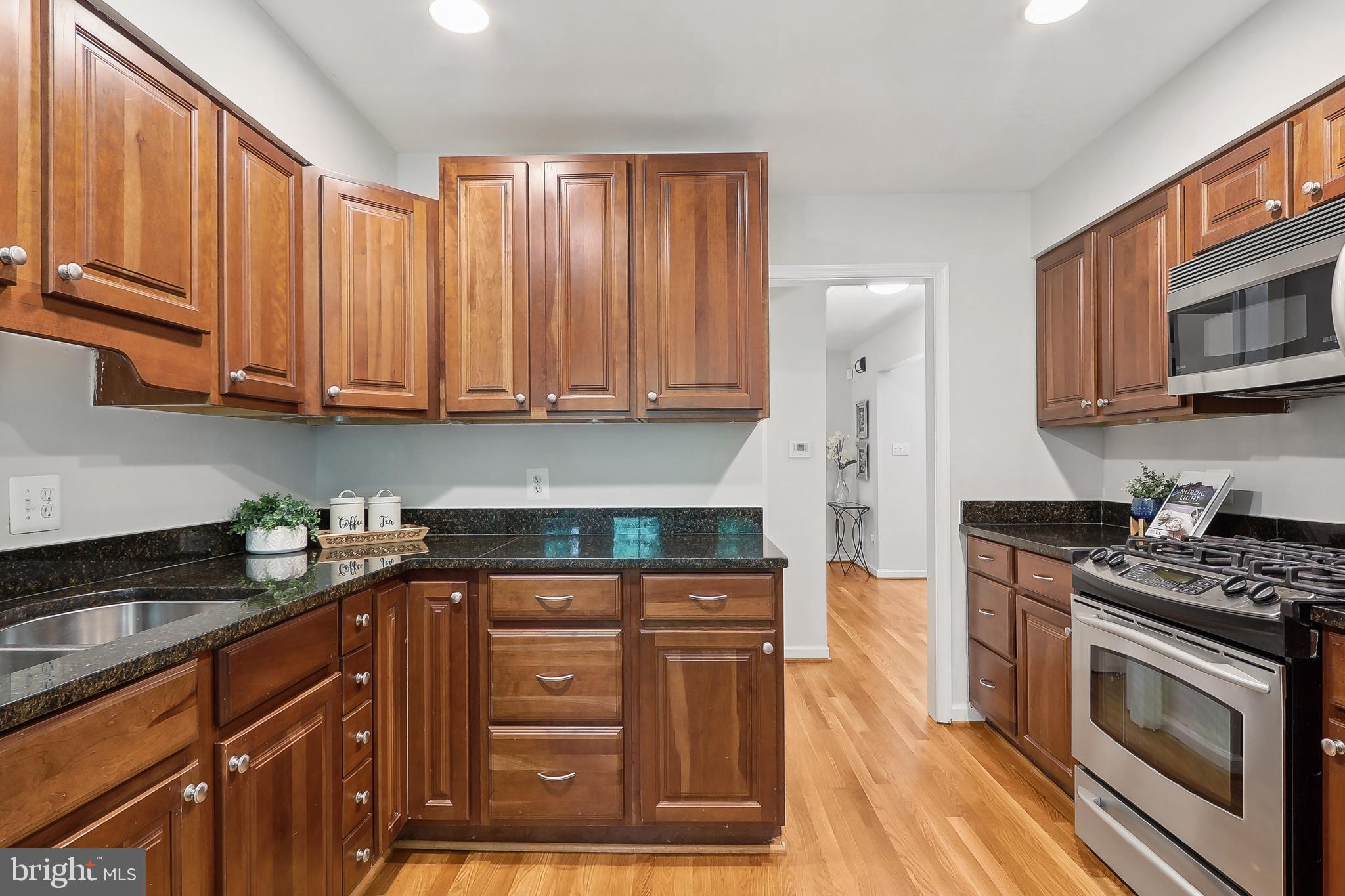 SUTTON PLACE - Residential