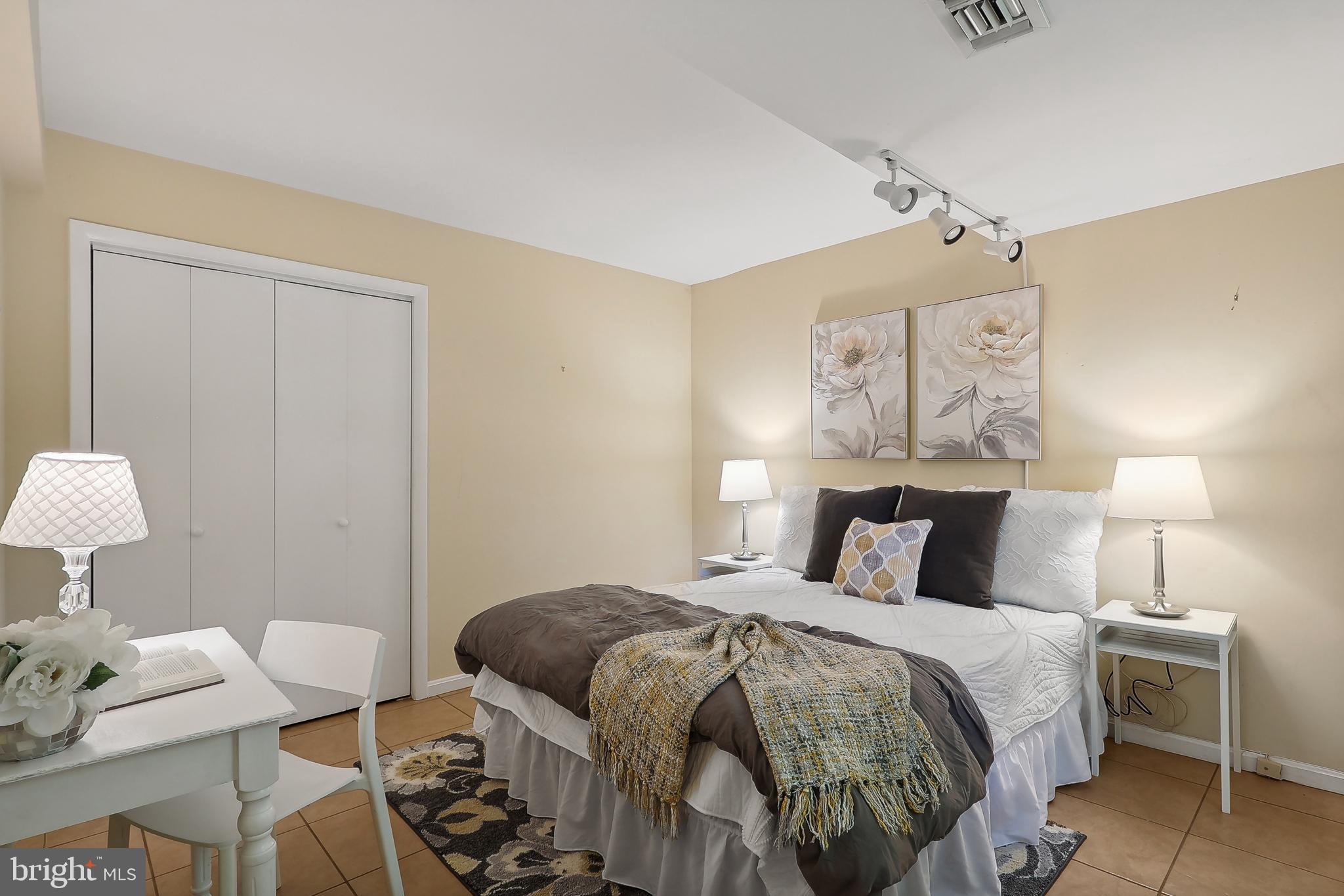 SUTTON PLACE - Residential