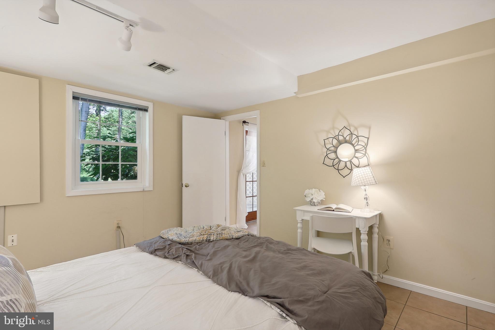 SUTTON PLACE - Residential